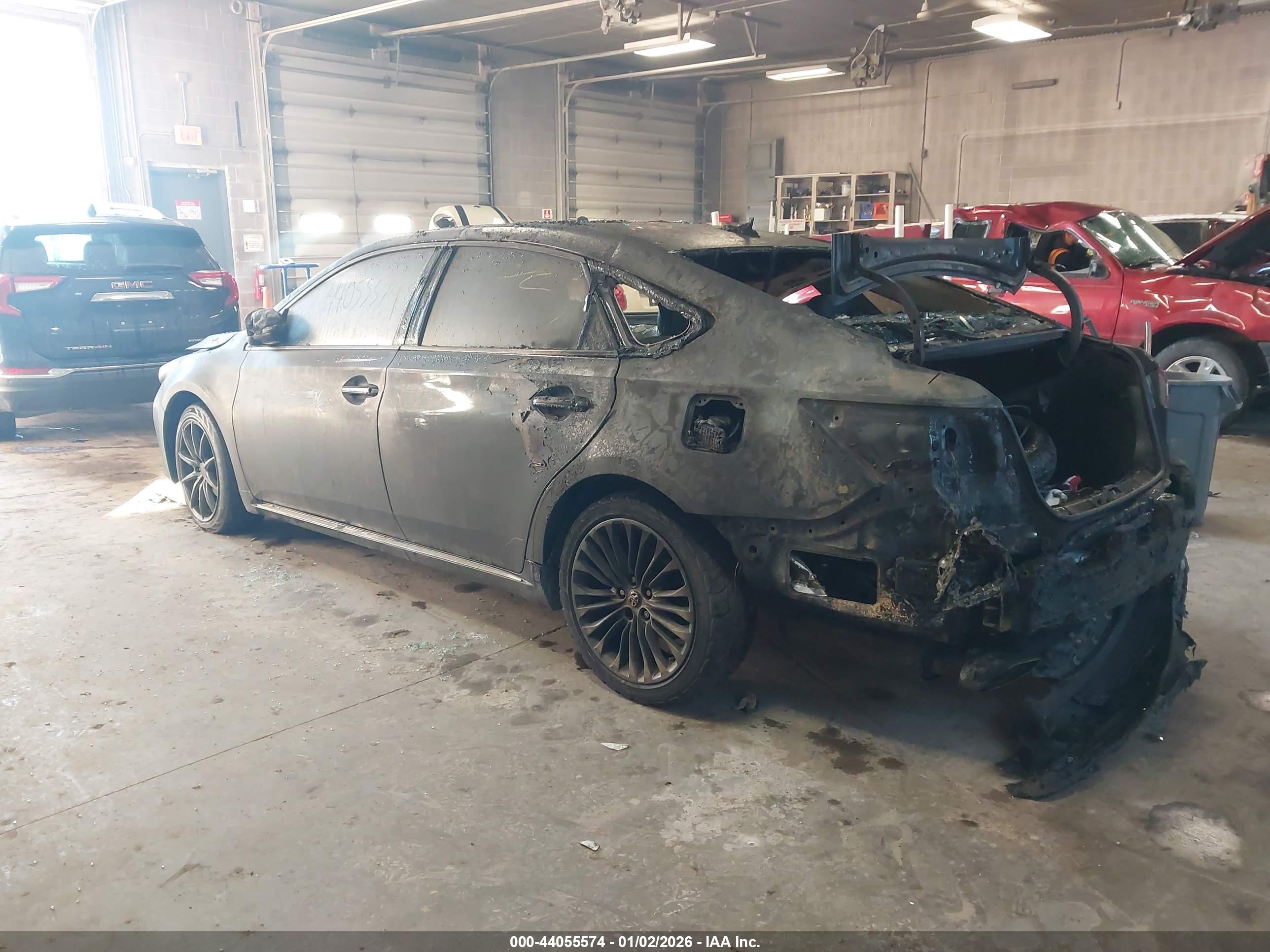 TOYOTA AVALON image 3