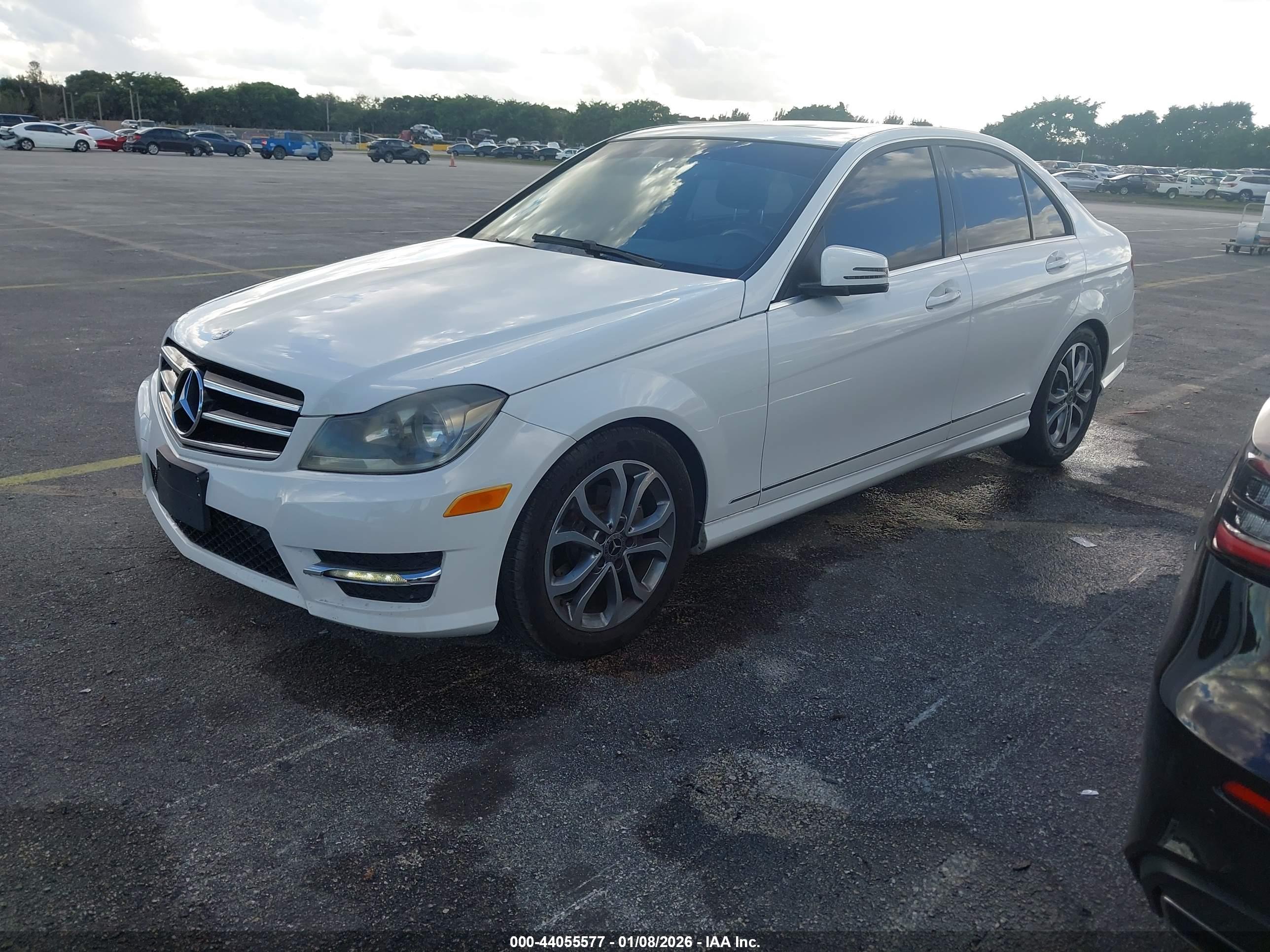 MERCEDES-BENZ C image 2