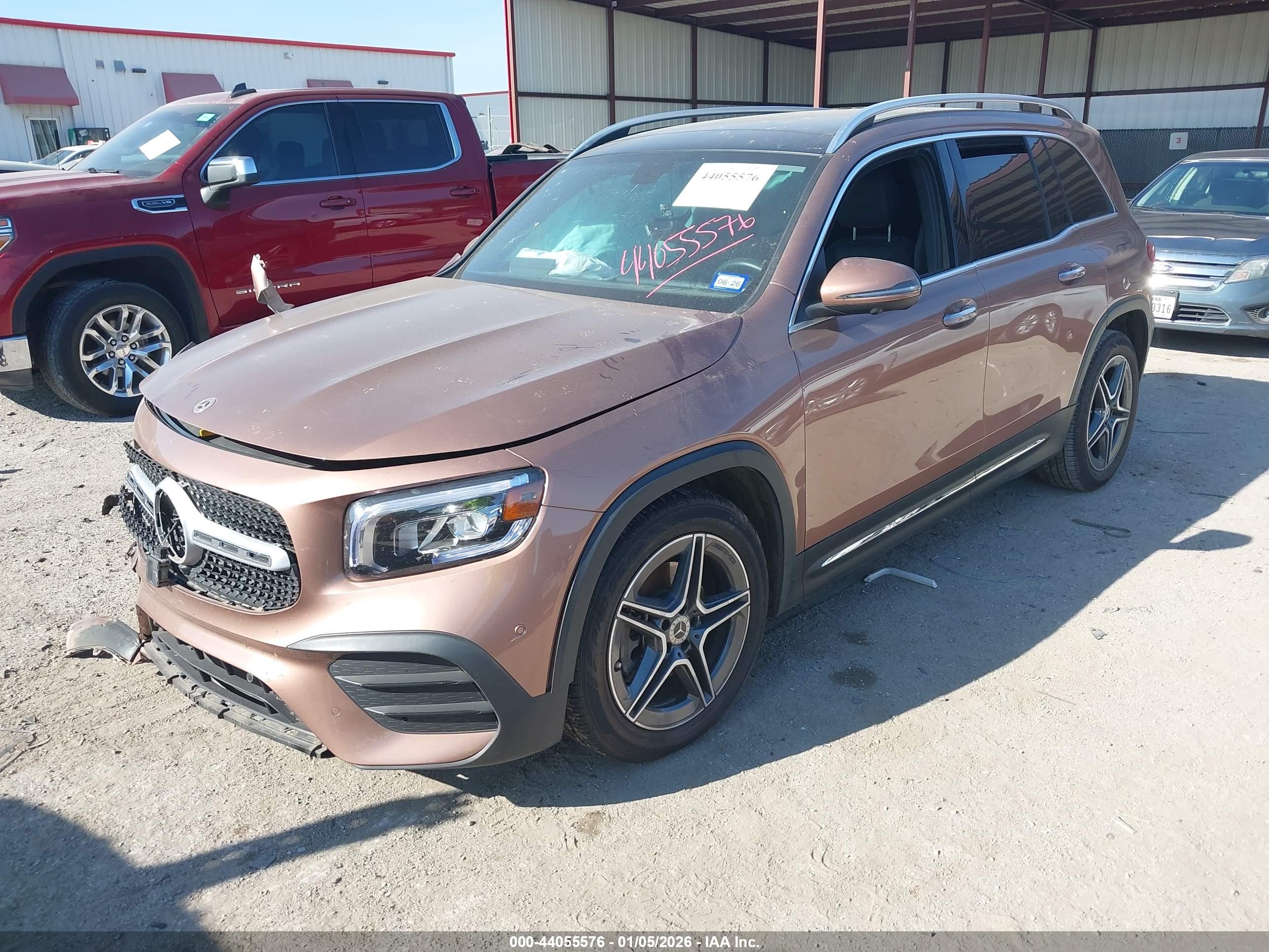 MERCEDES-BENZ GLB image 2