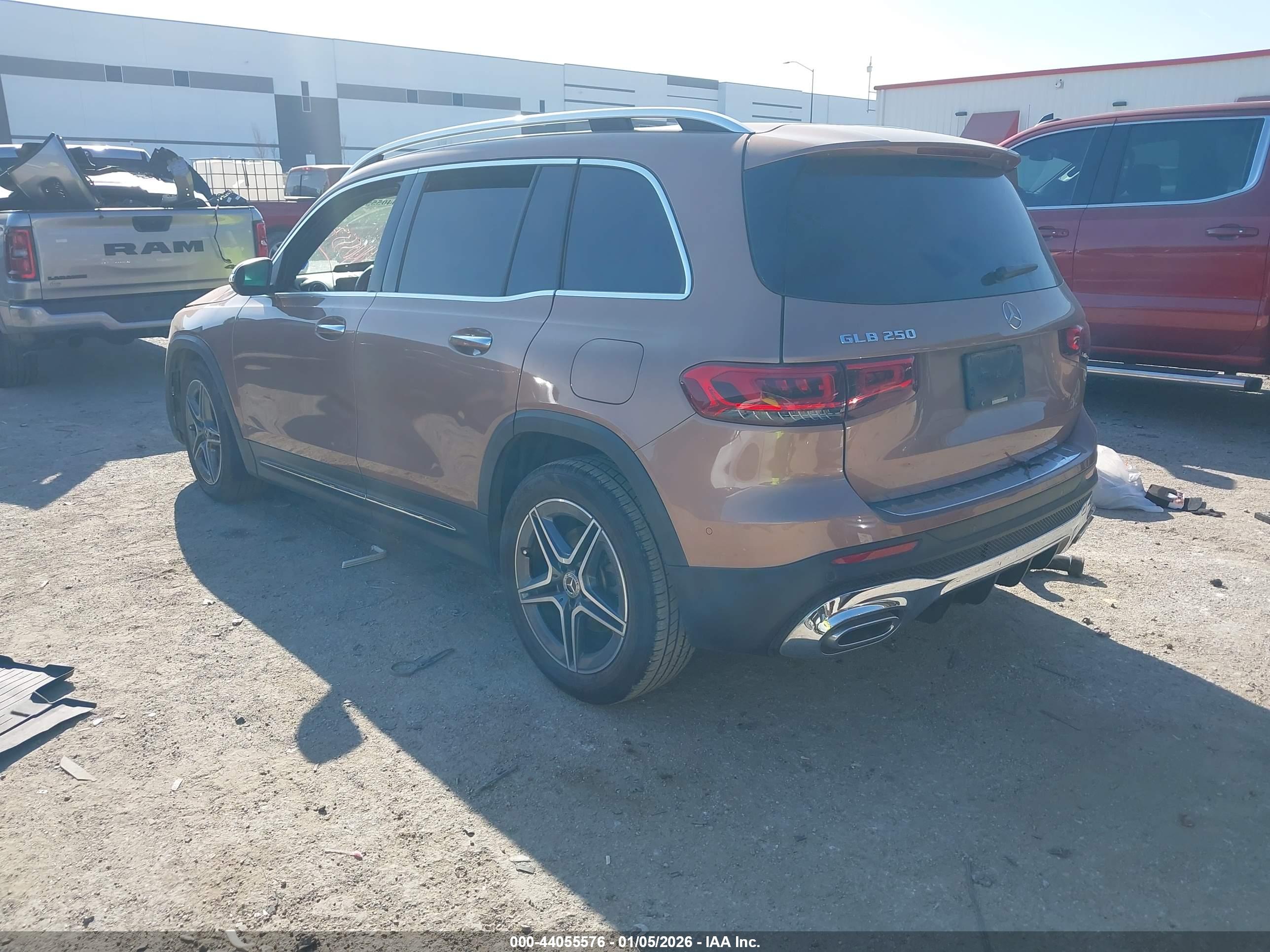 MERCEDES-BENZ GLB image 3