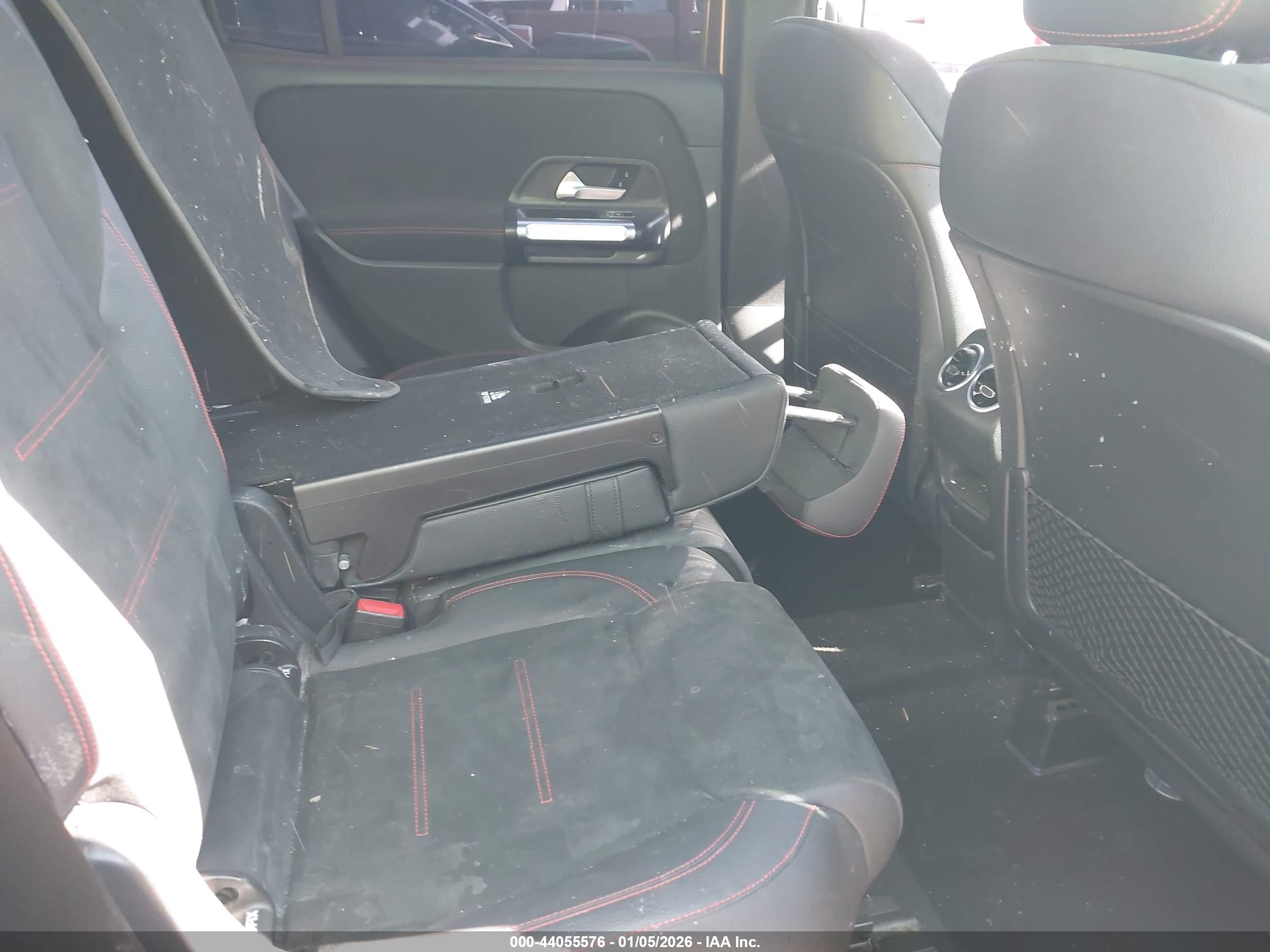 MERCEDES-BENZ GLB image 8