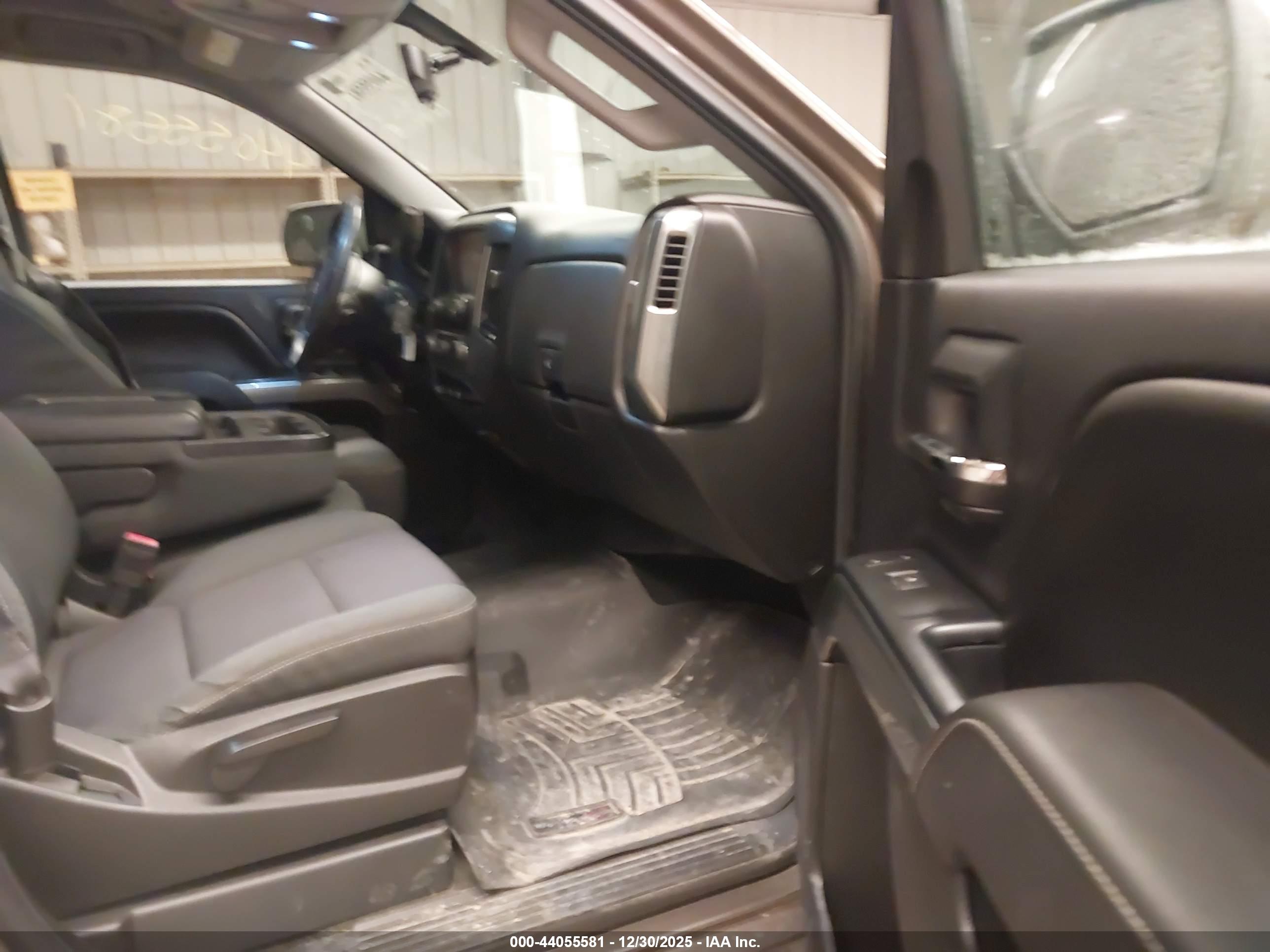 CHEVROLET SILVERADO image 5