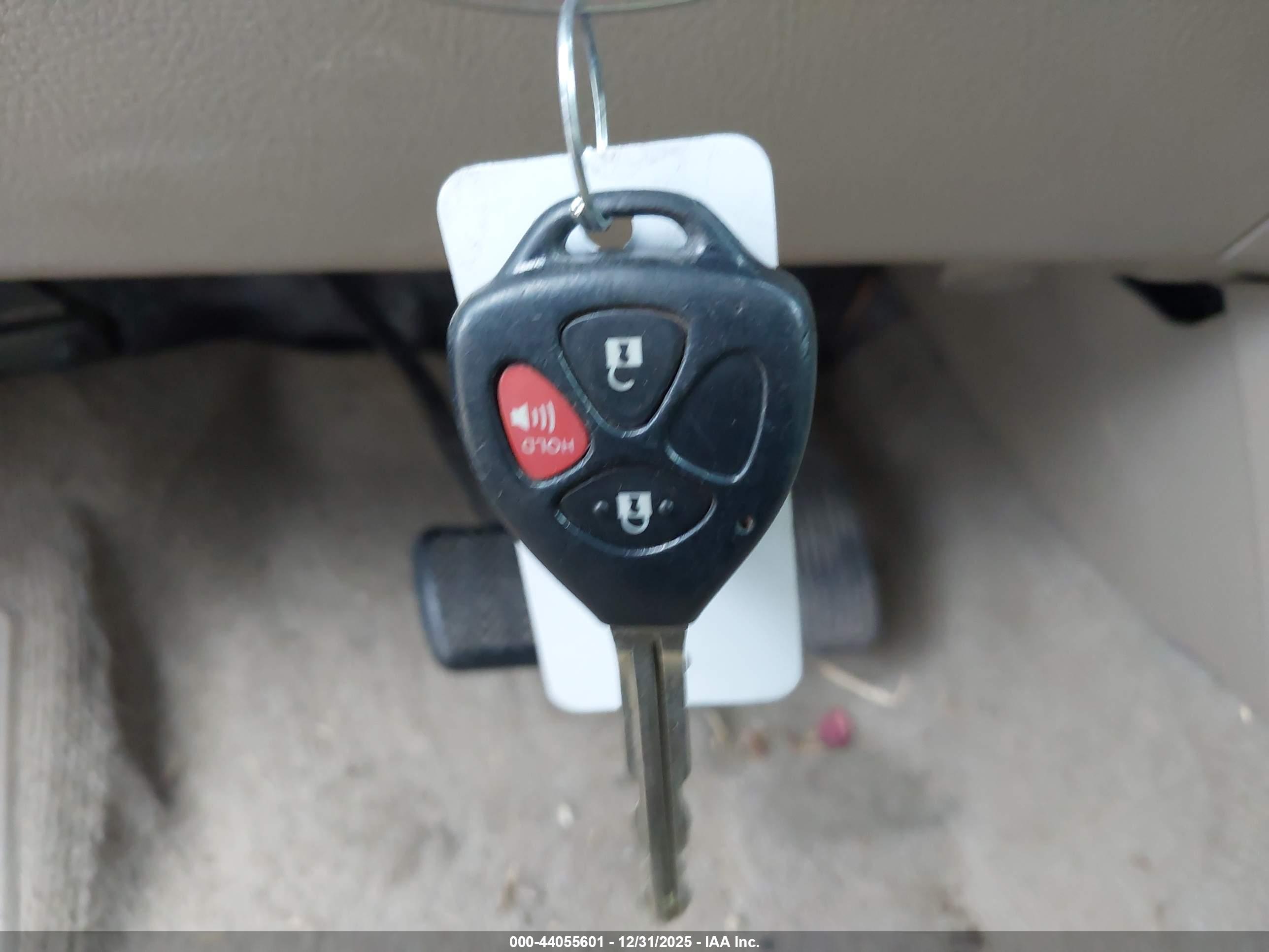 TOYOTA RAV4 image 11