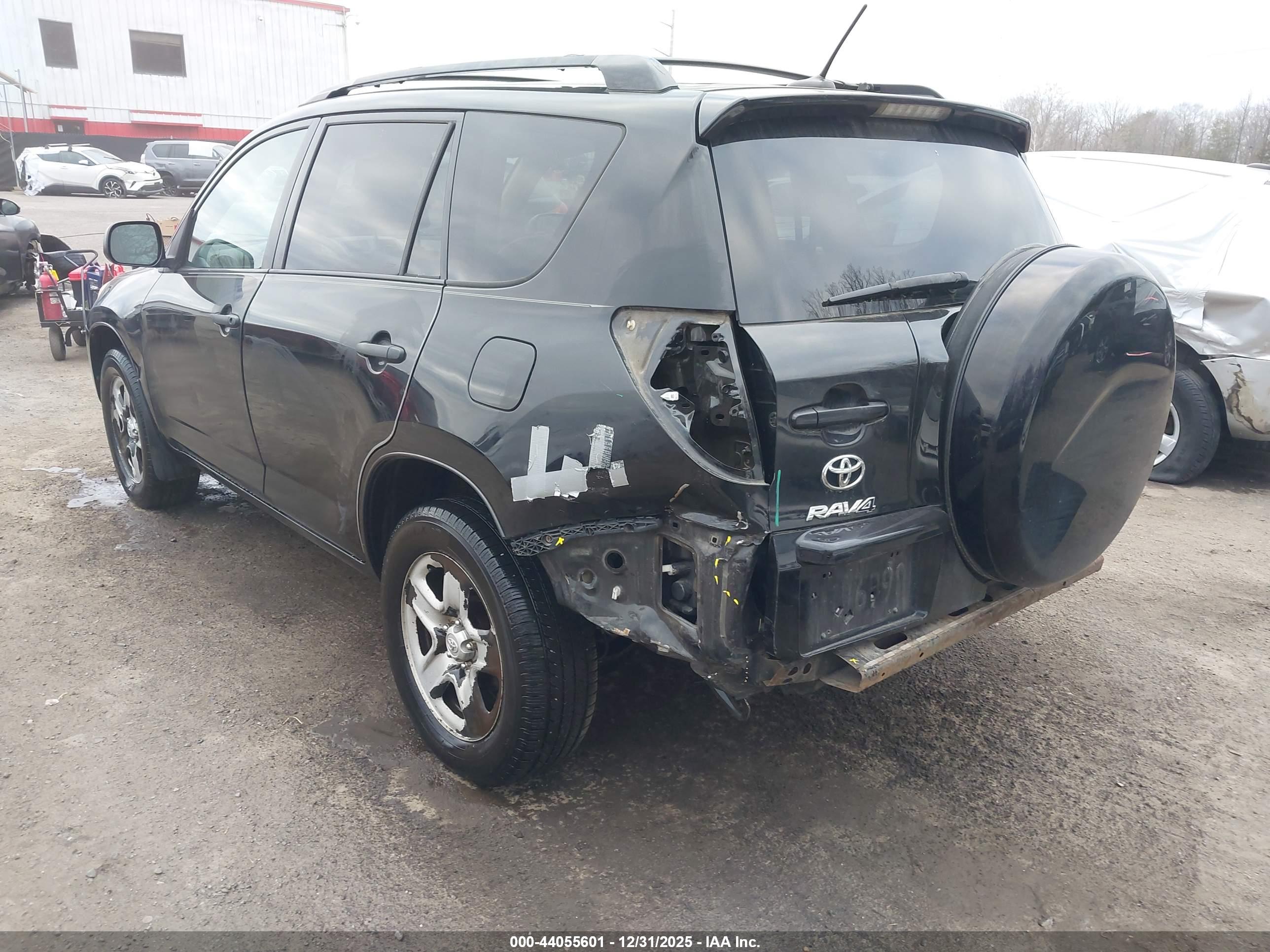 TOYOTA RAV4 image 3