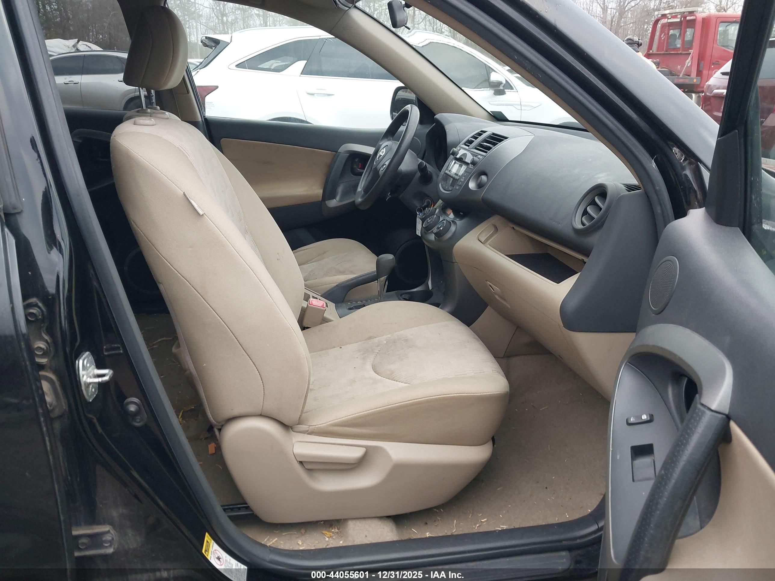 TOYOTA RAV4 image 5
