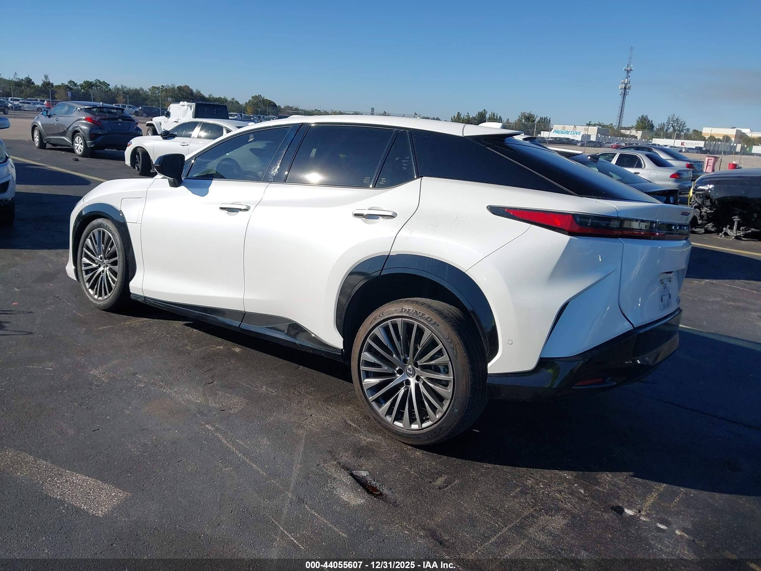 LEXUS RZ image 3