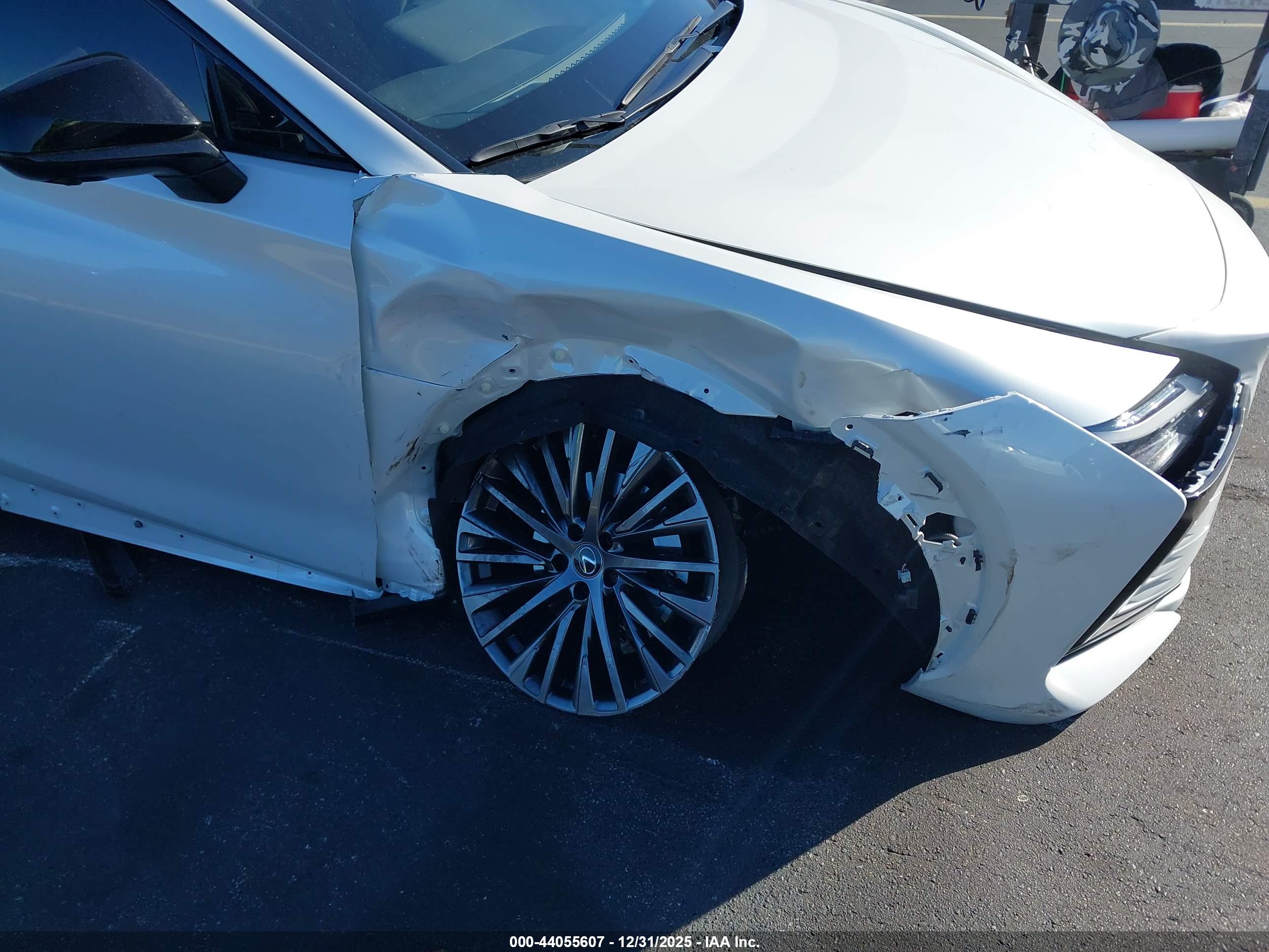 LEXUS RZ image 6