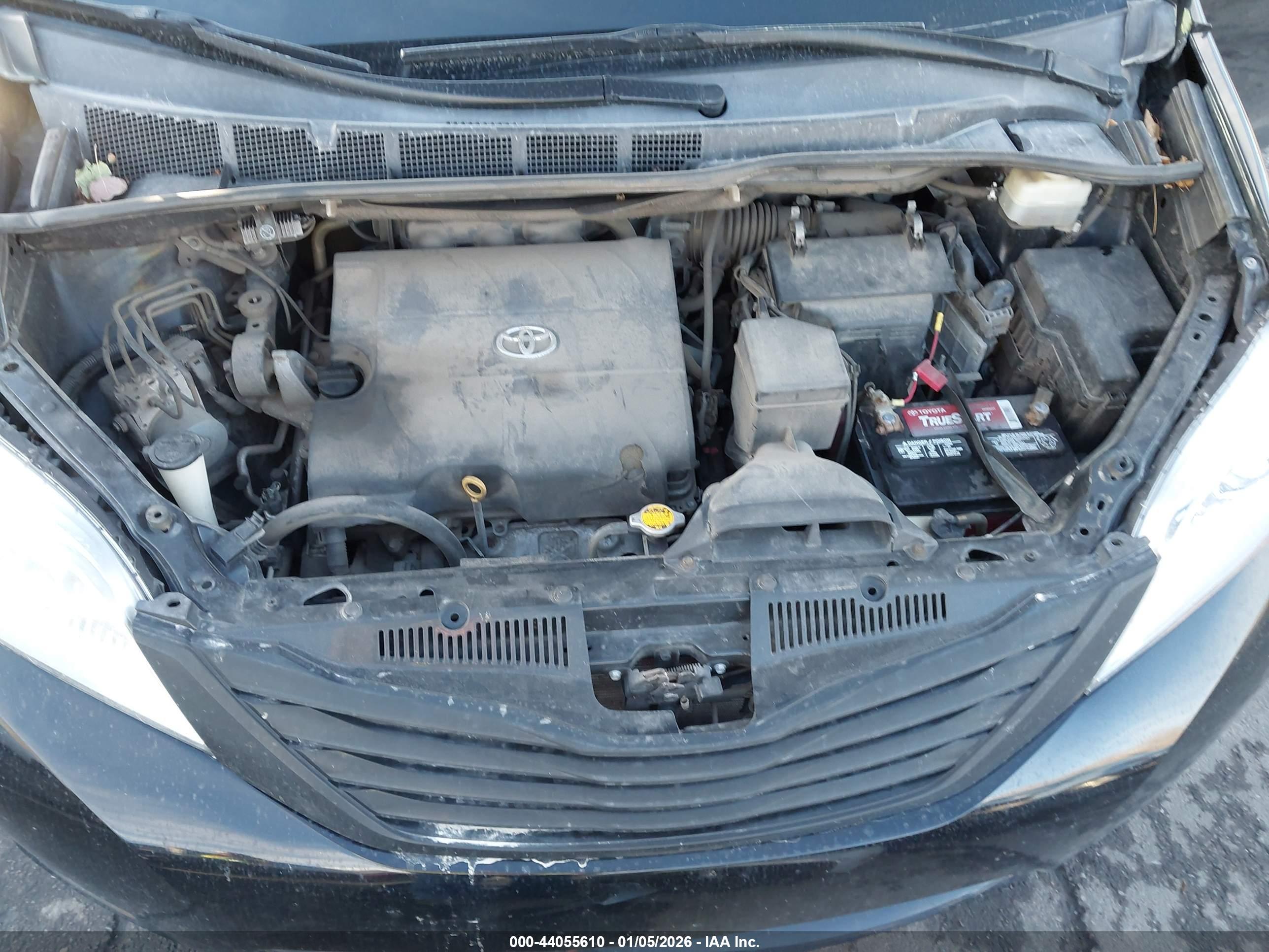 TOYOTA SIENNA image 10