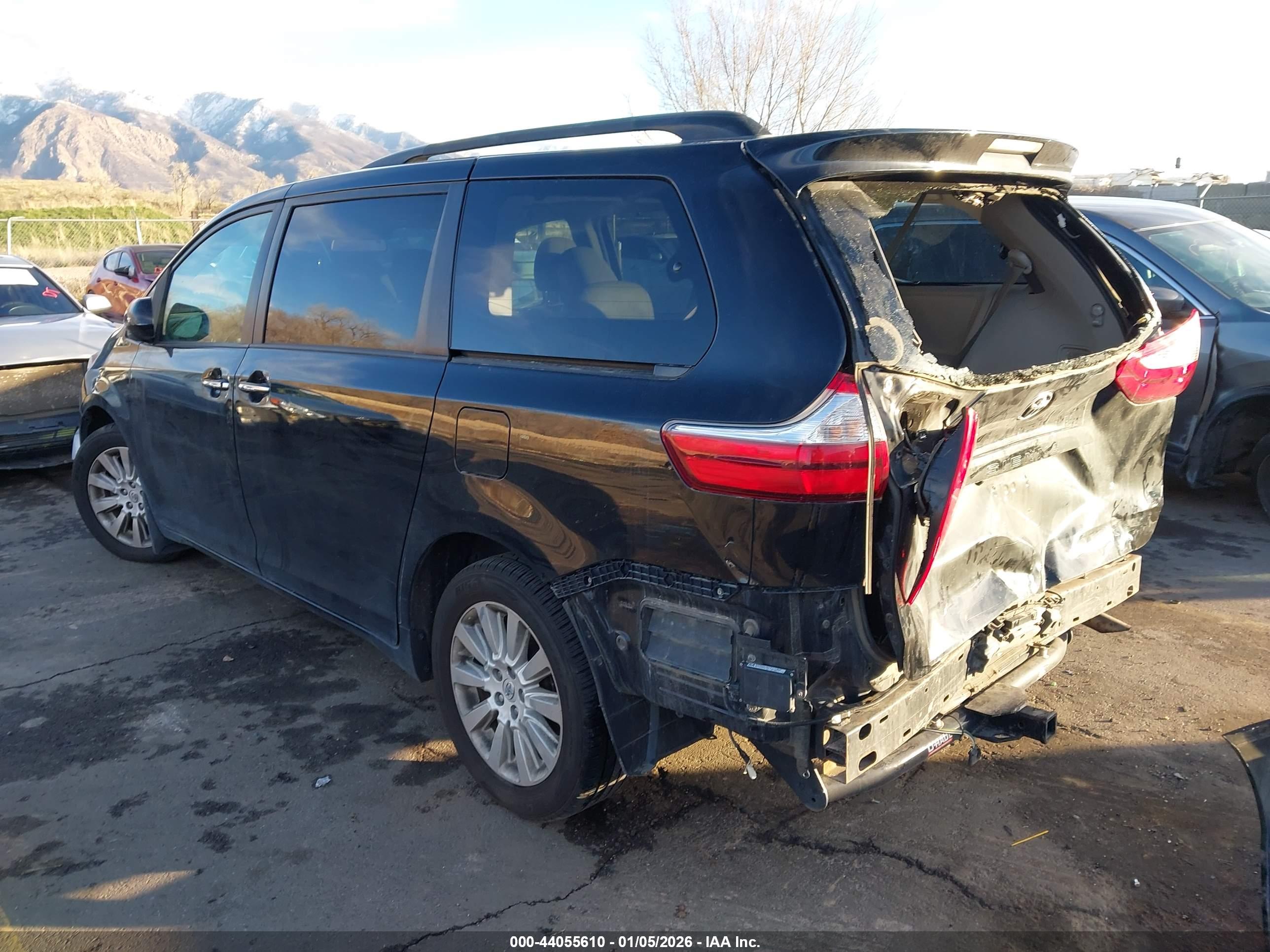 TOYOTA SIENNA image 3