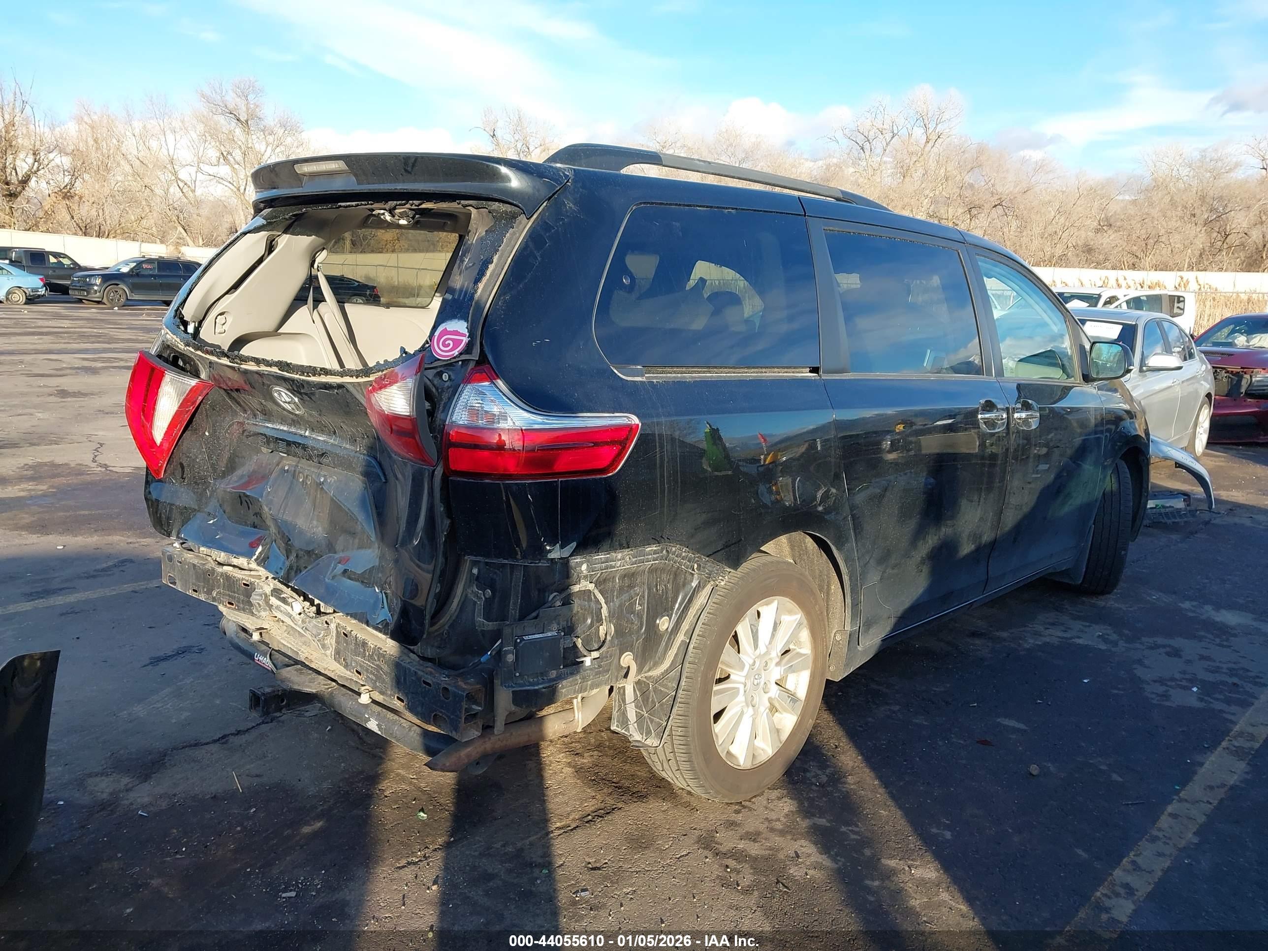 TOYOTA SIENNA image 4