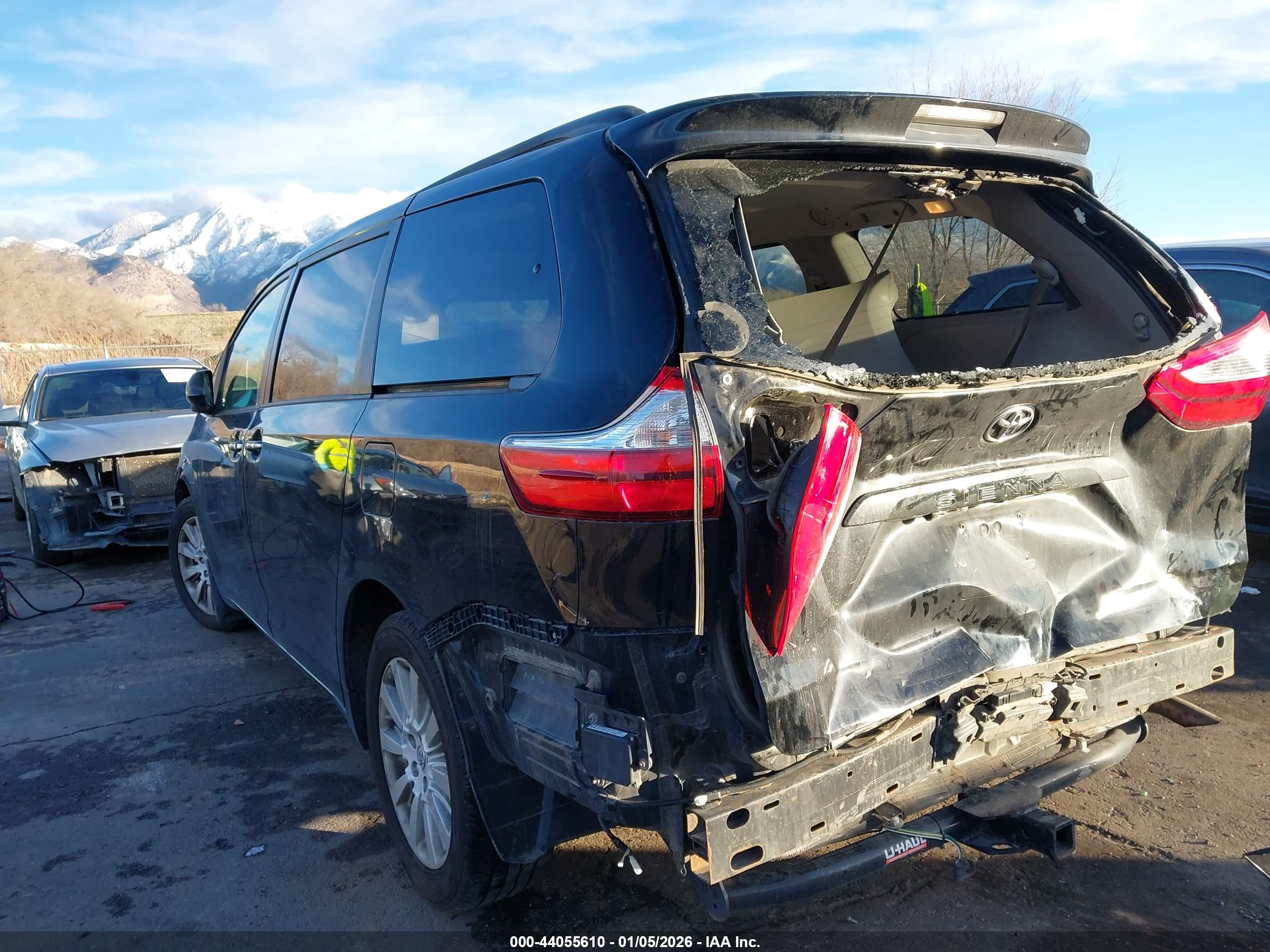 TOYOTA SIENNA image 6