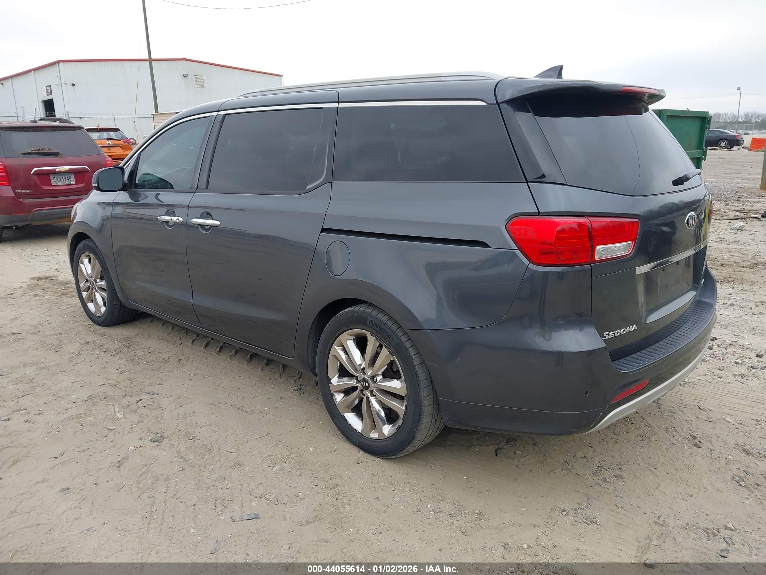 KIA SEDONA image 3