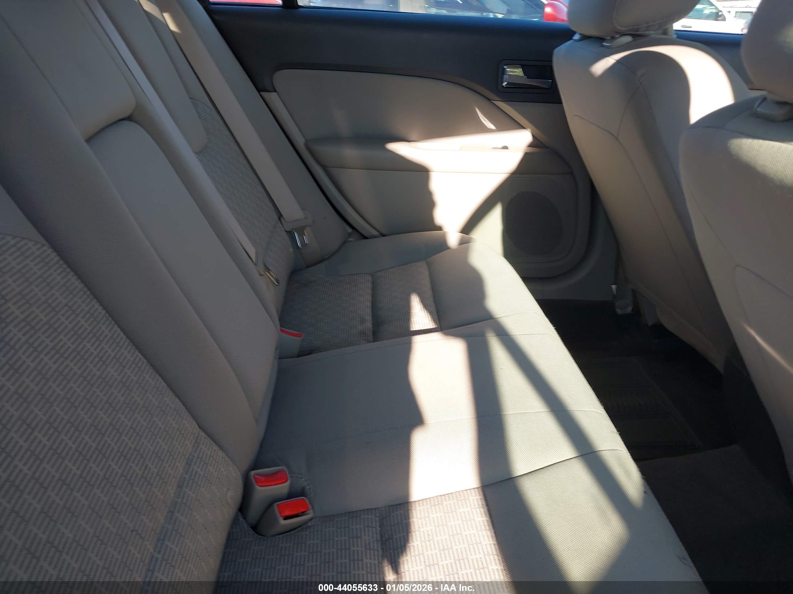 FORD FUSION image 8
