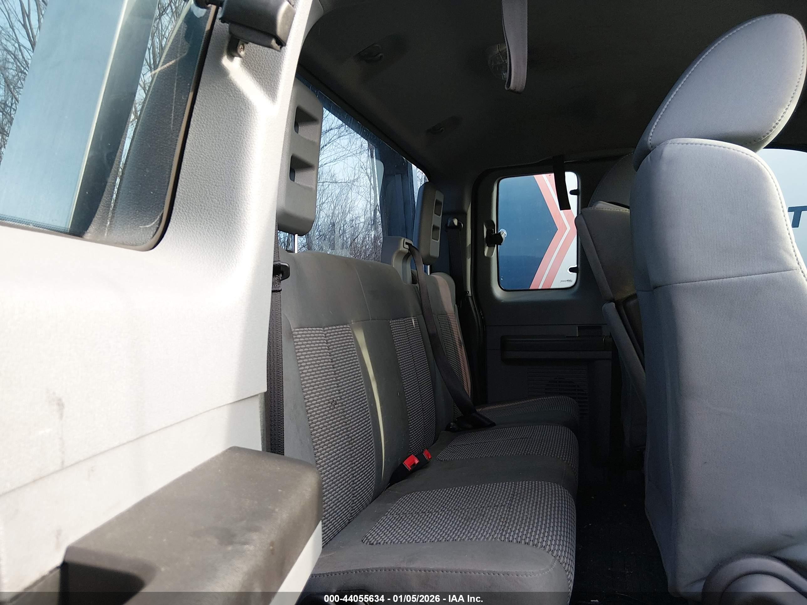 FORD F-650 image 7