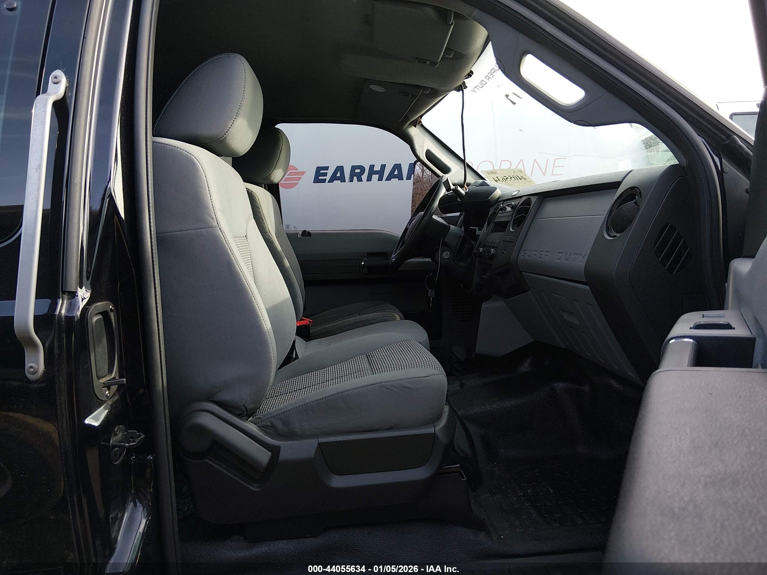 FORD F-650 image 8