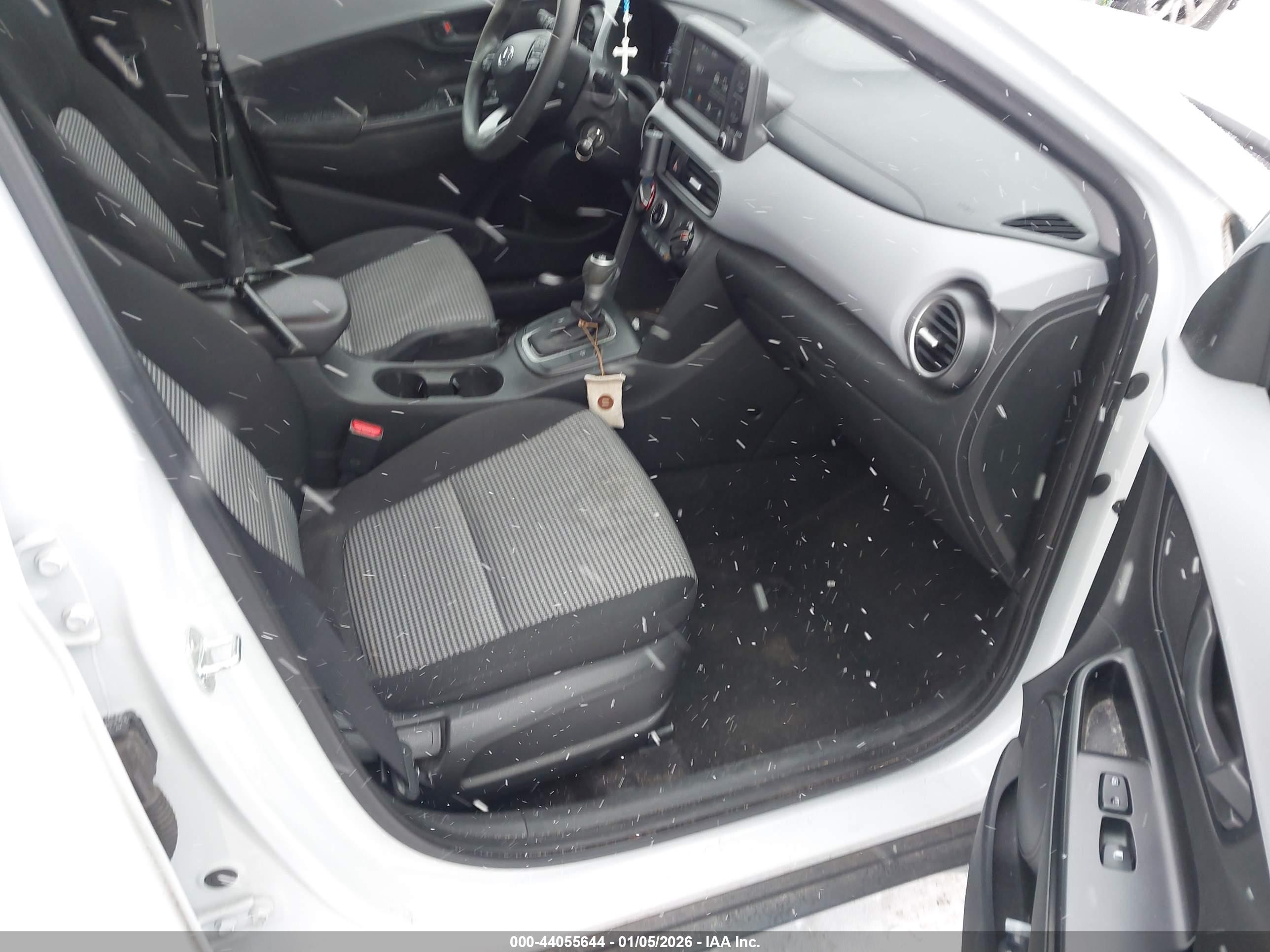 HYUNDAI KONA image 5