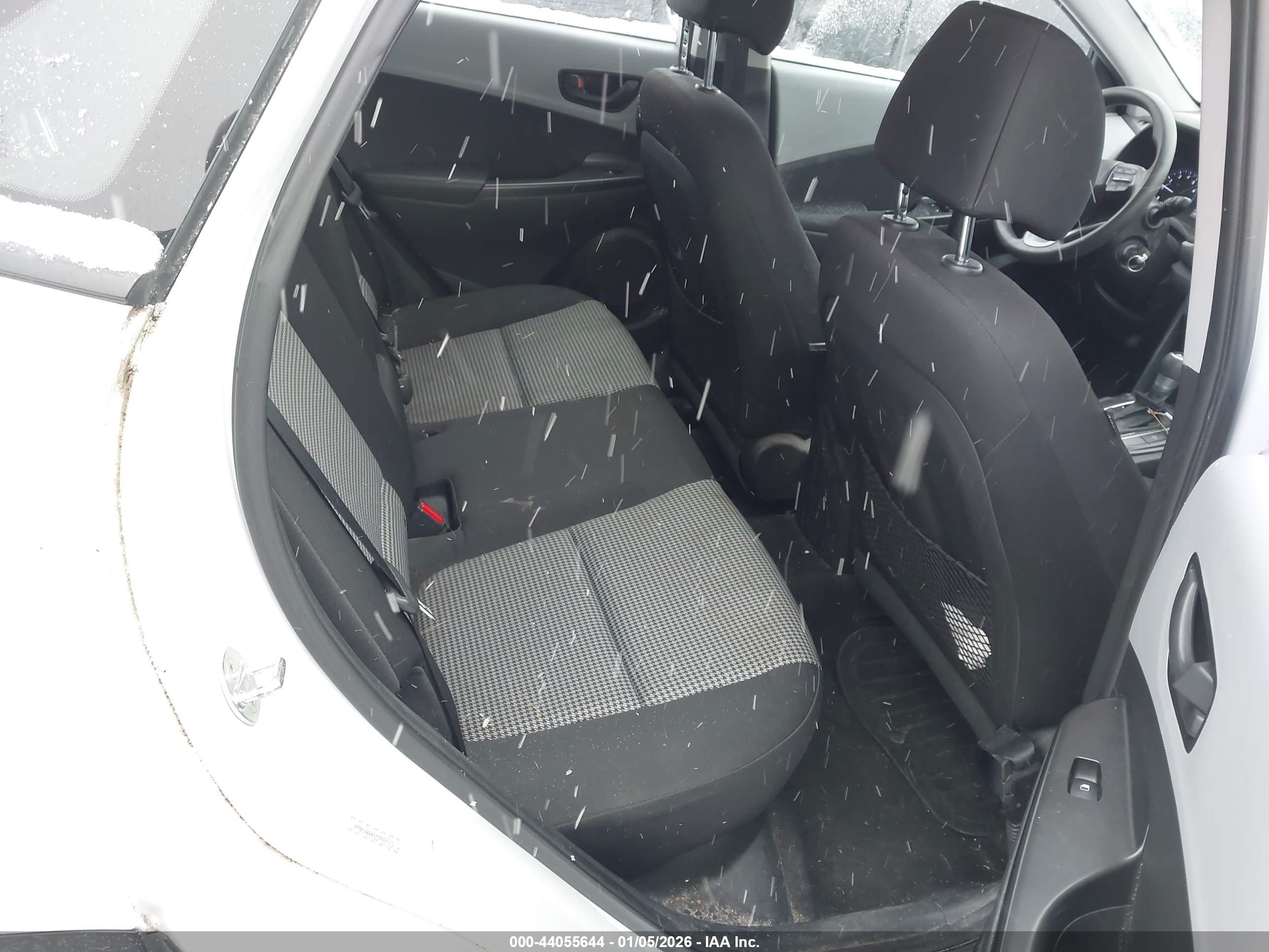HYUNDAI KONA image 8