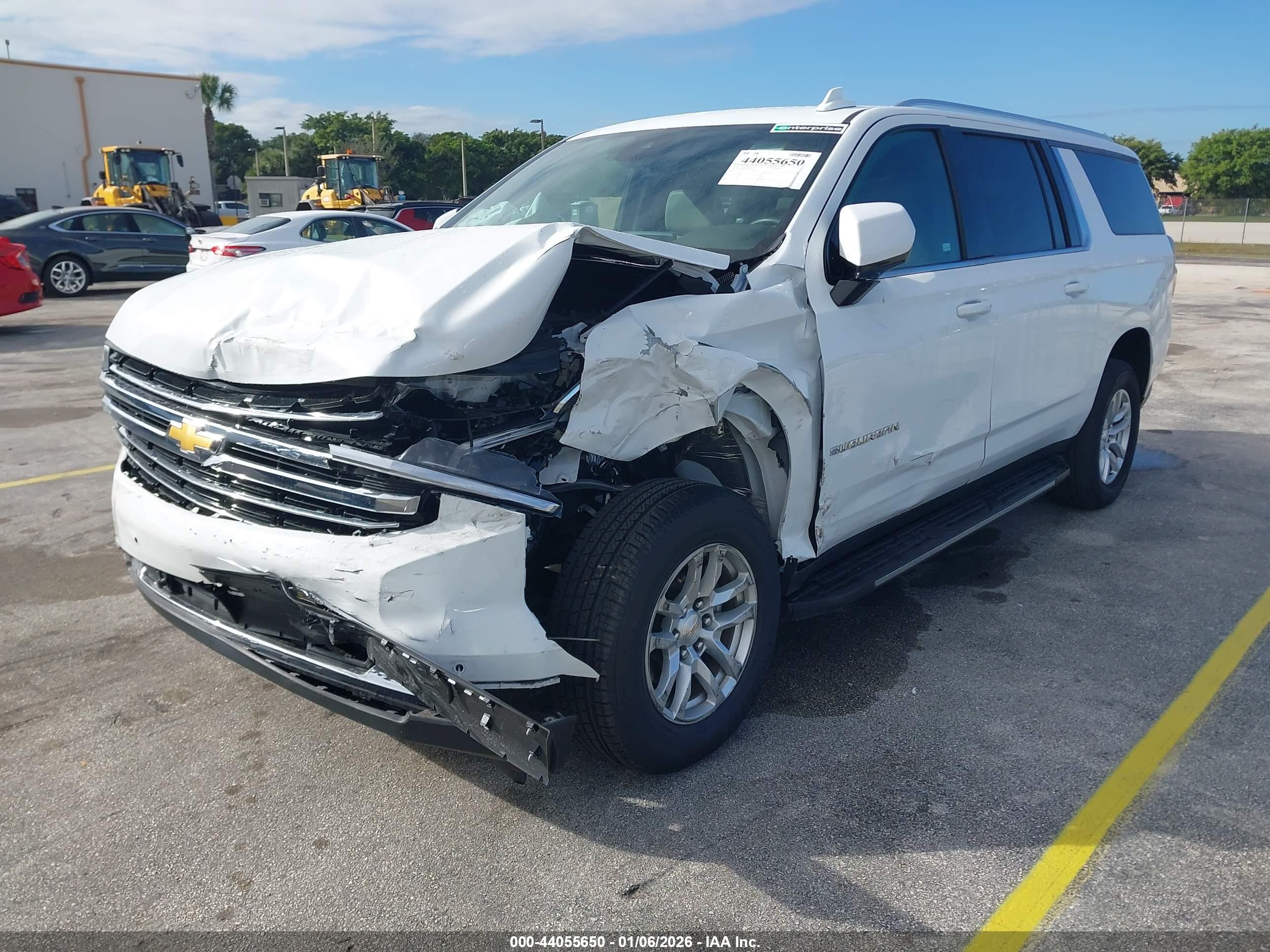 CHEVROLET SUBURBAN image 2