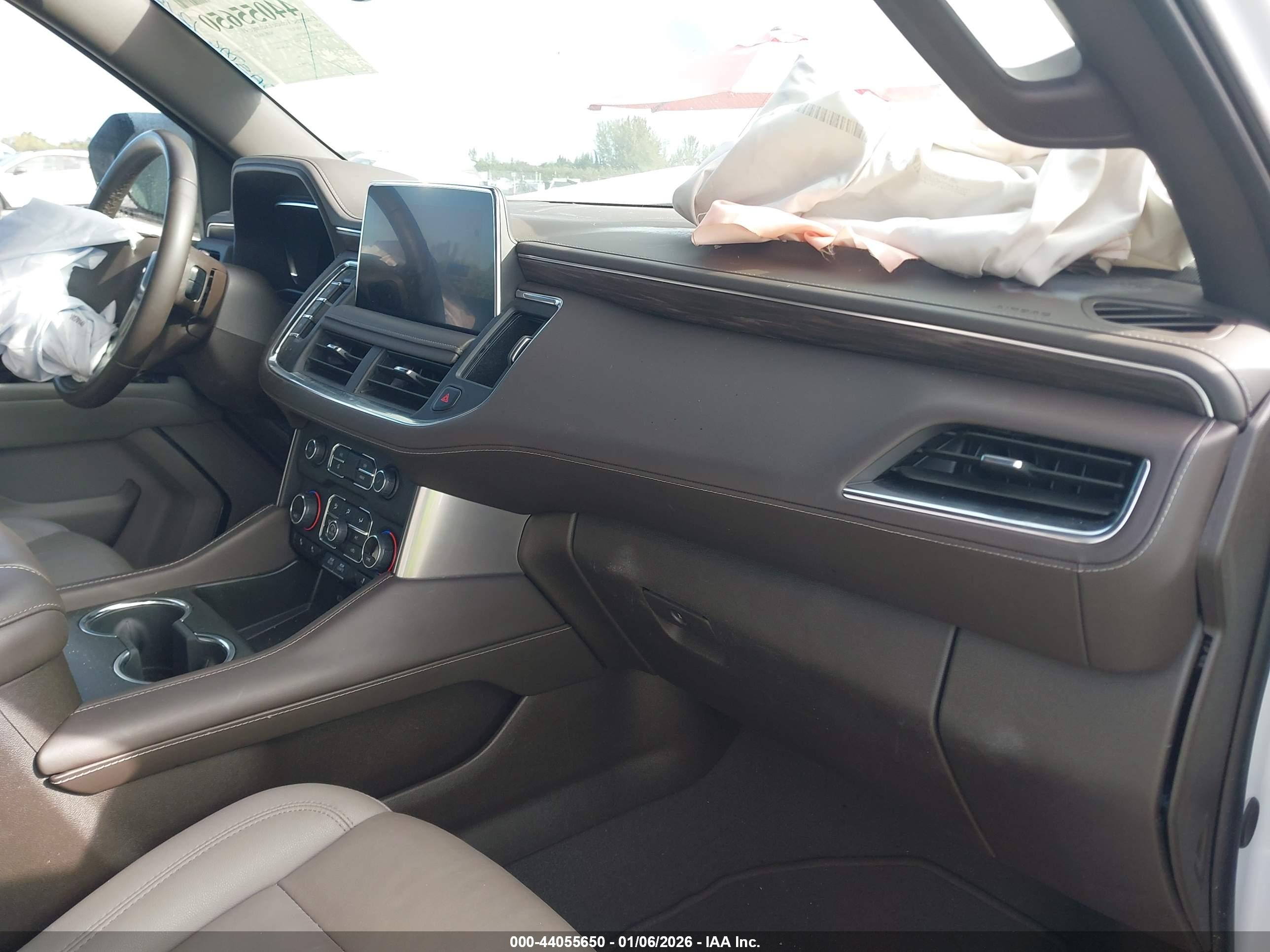 CHEVROLET SUBURBAN image 5