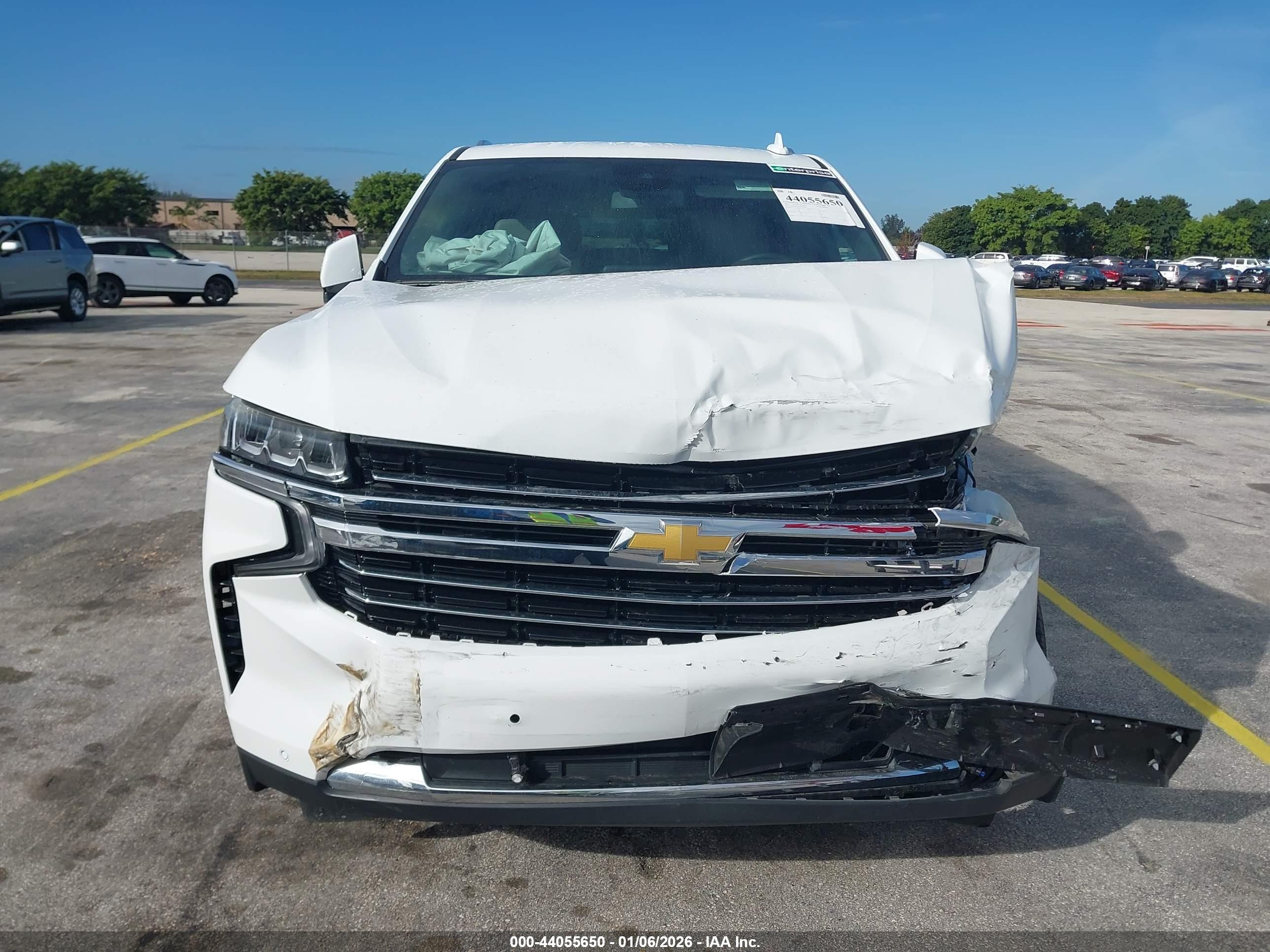 CHEVROLET SUBURBAN image 6
