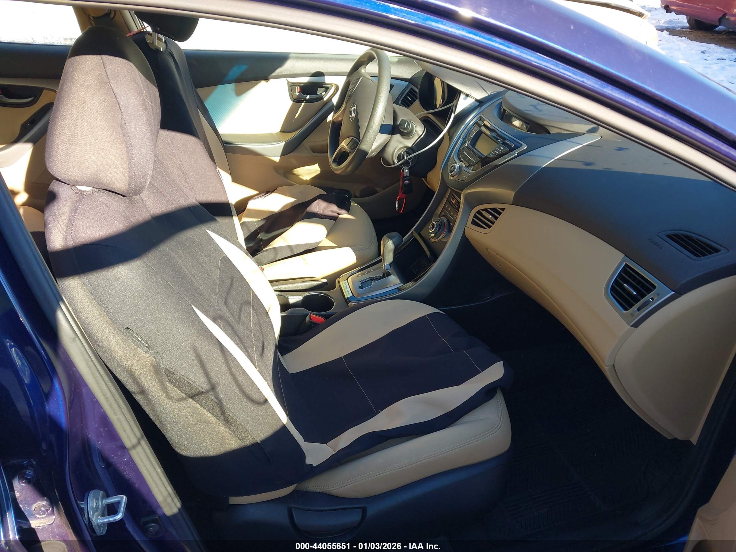 HYUNDAI ELANTRA image 5