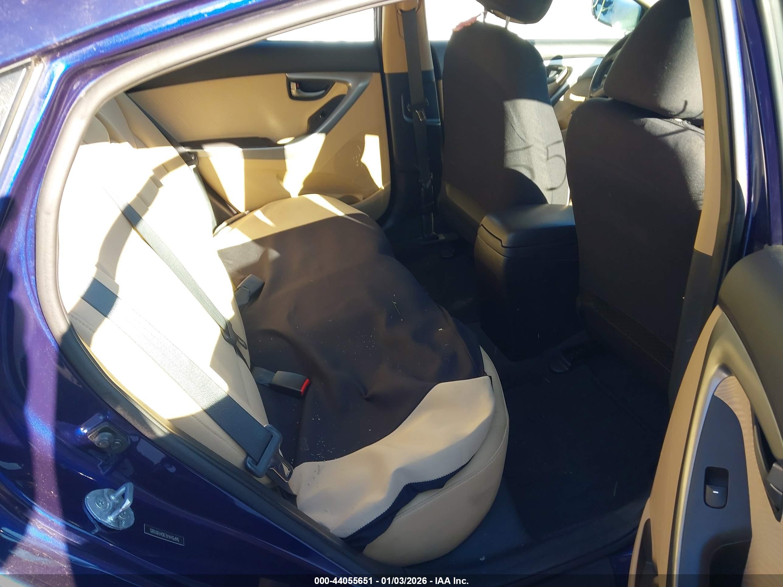 HYUNDAI ELANTRA image 8