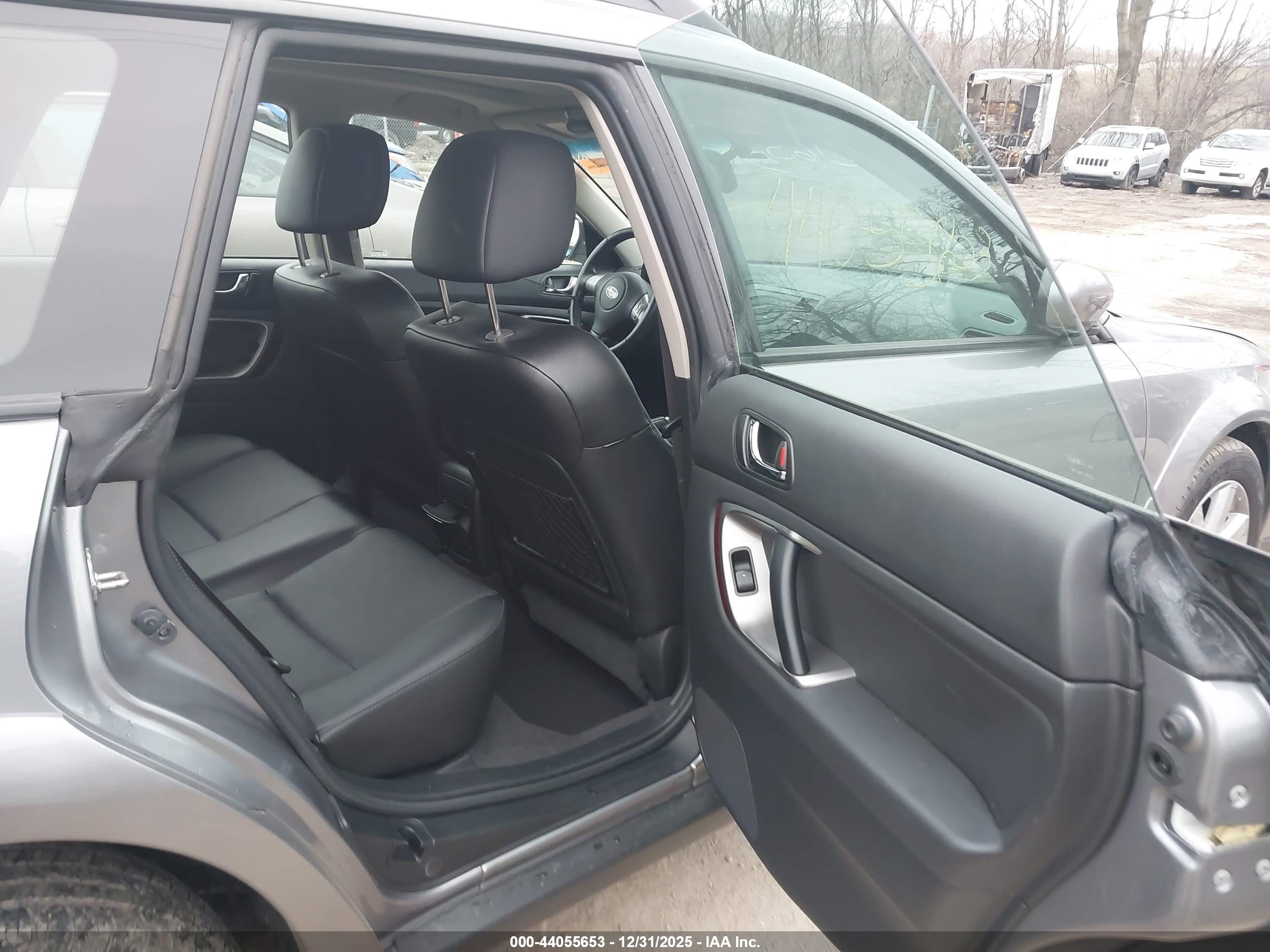 SUBARU OUTBACK image 8