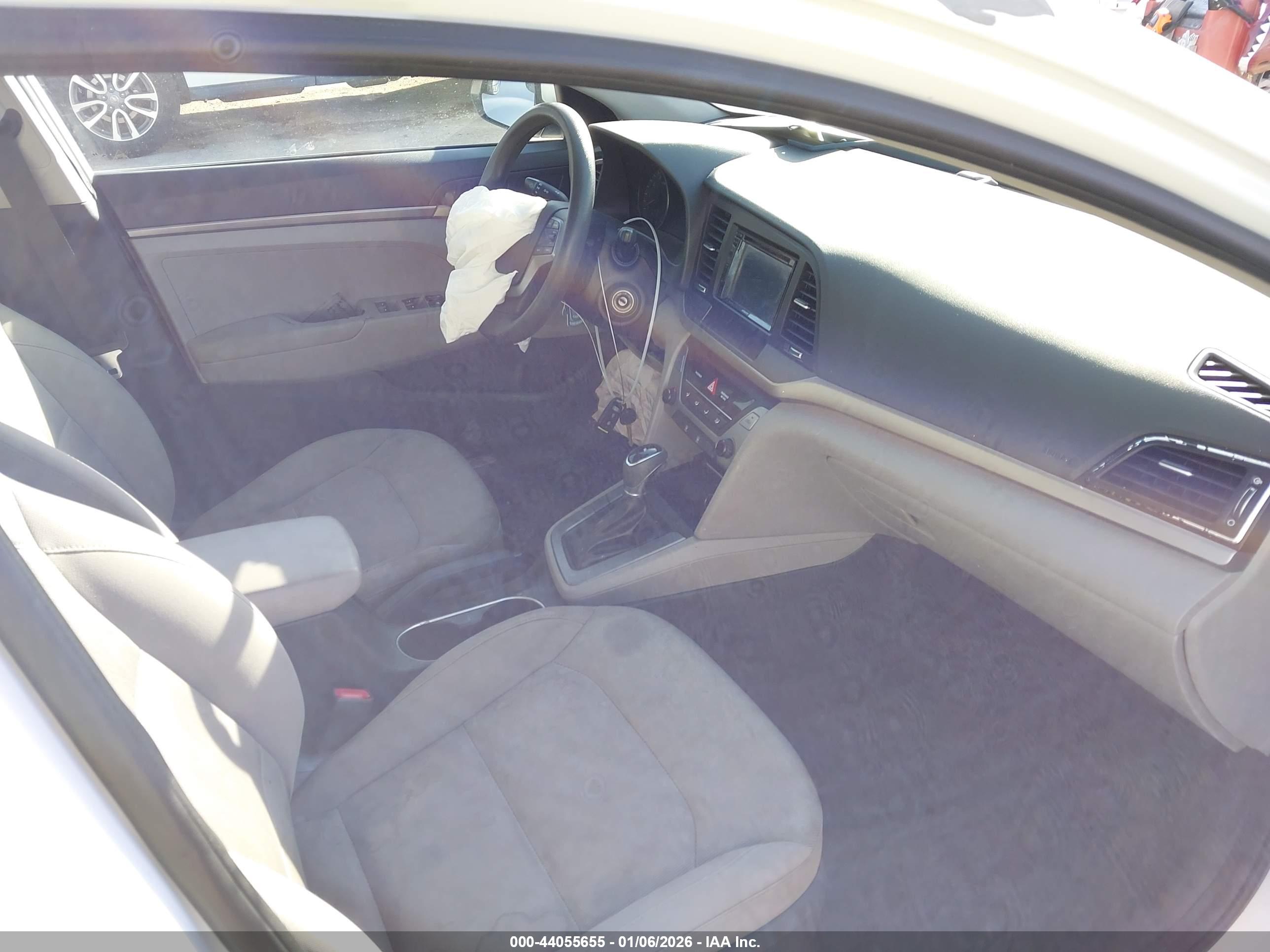 HYUNDAI ELANTRA image 5
