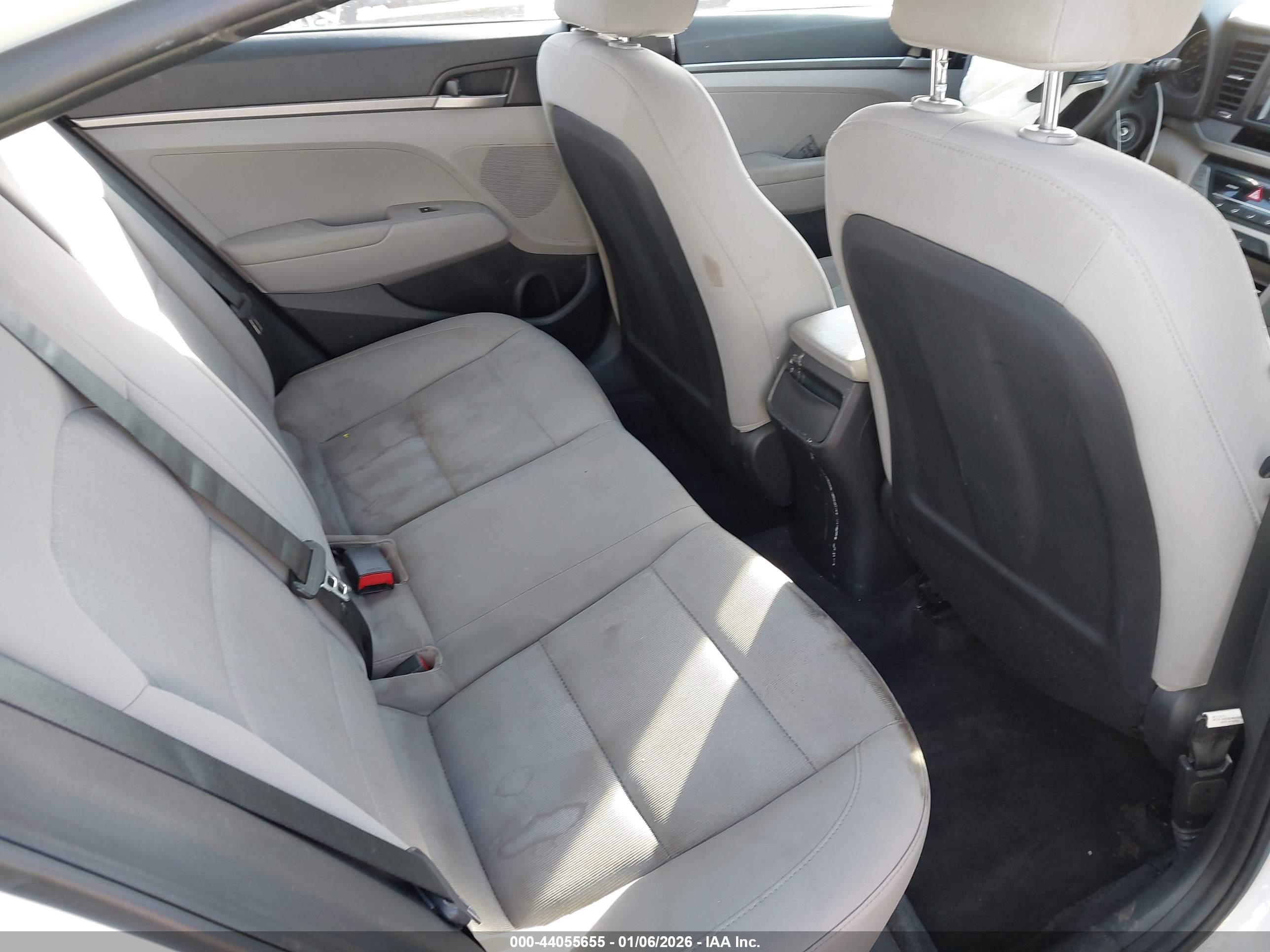 HYUNDAI ELANTRA image 8