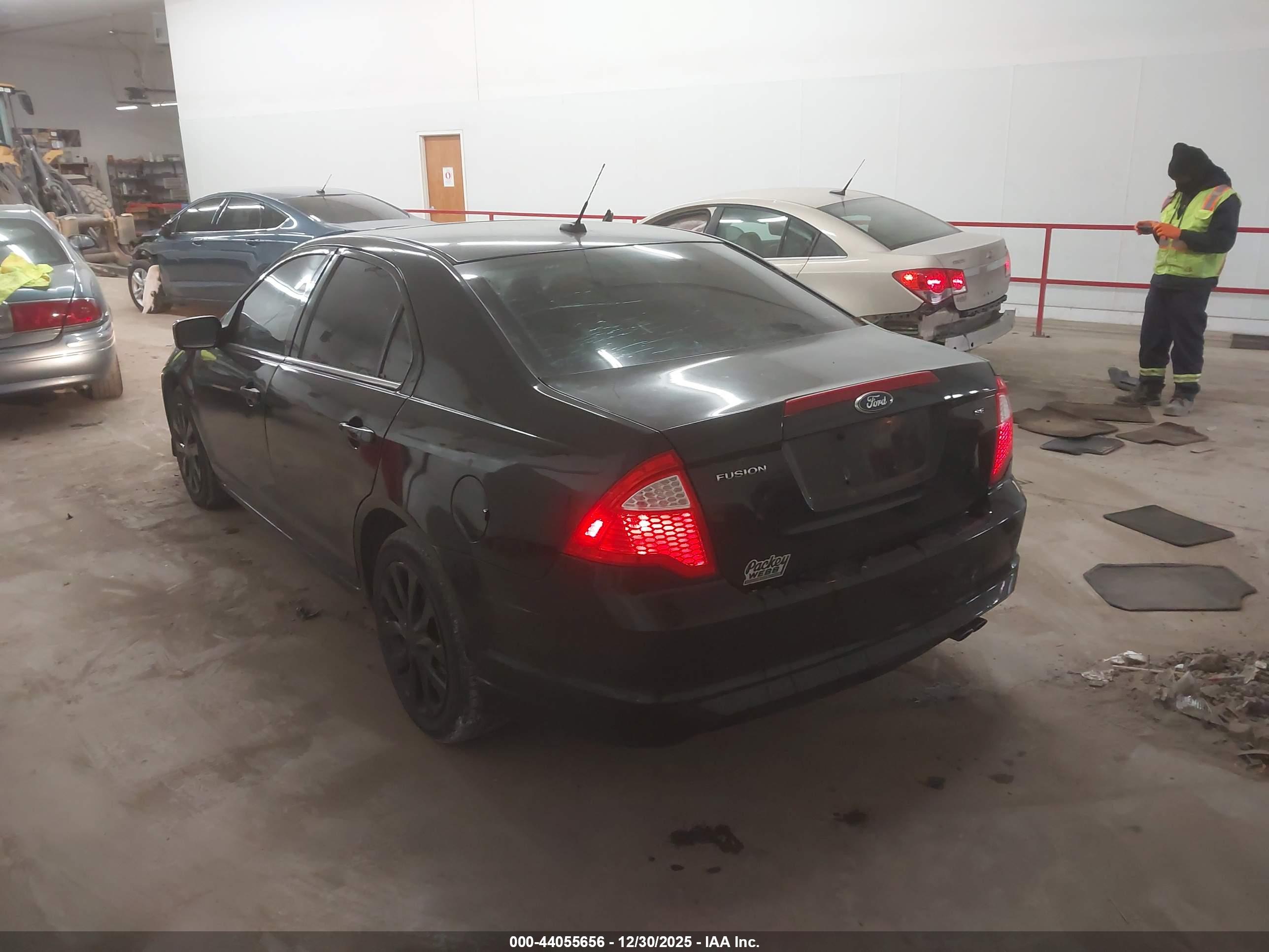 FORD FUSION image 3