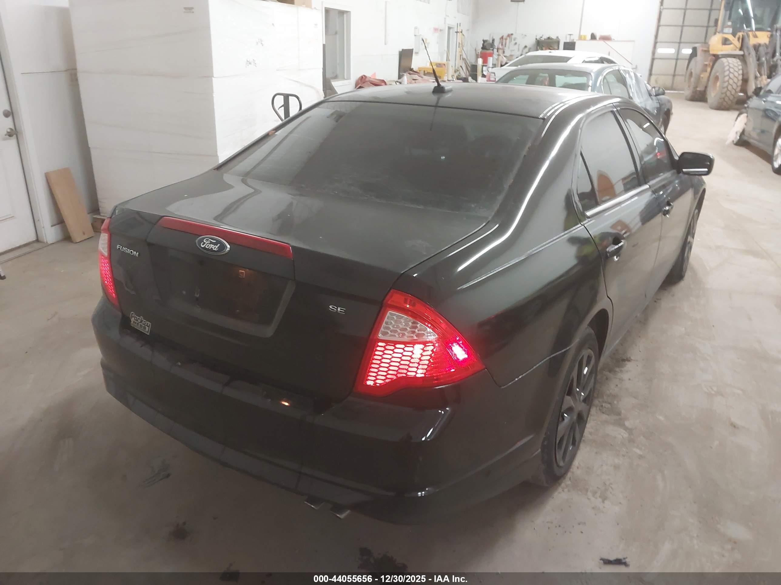 FORD FUSION image 4