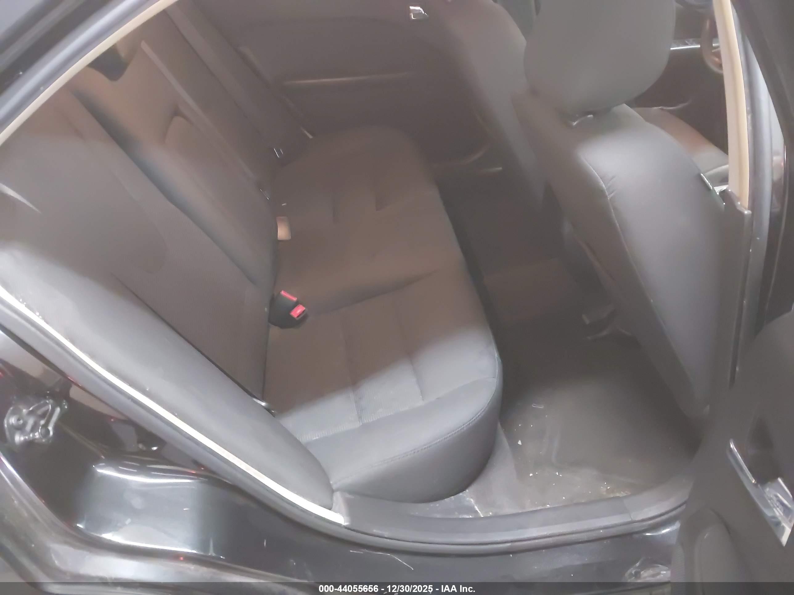 FORD FUSION image 8