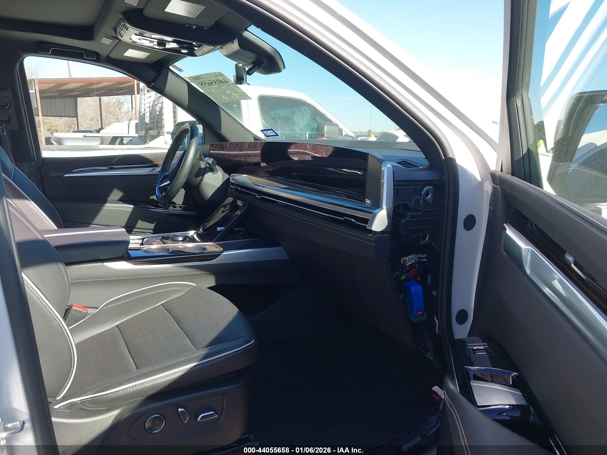 CADILLAC ESCALADE image 5