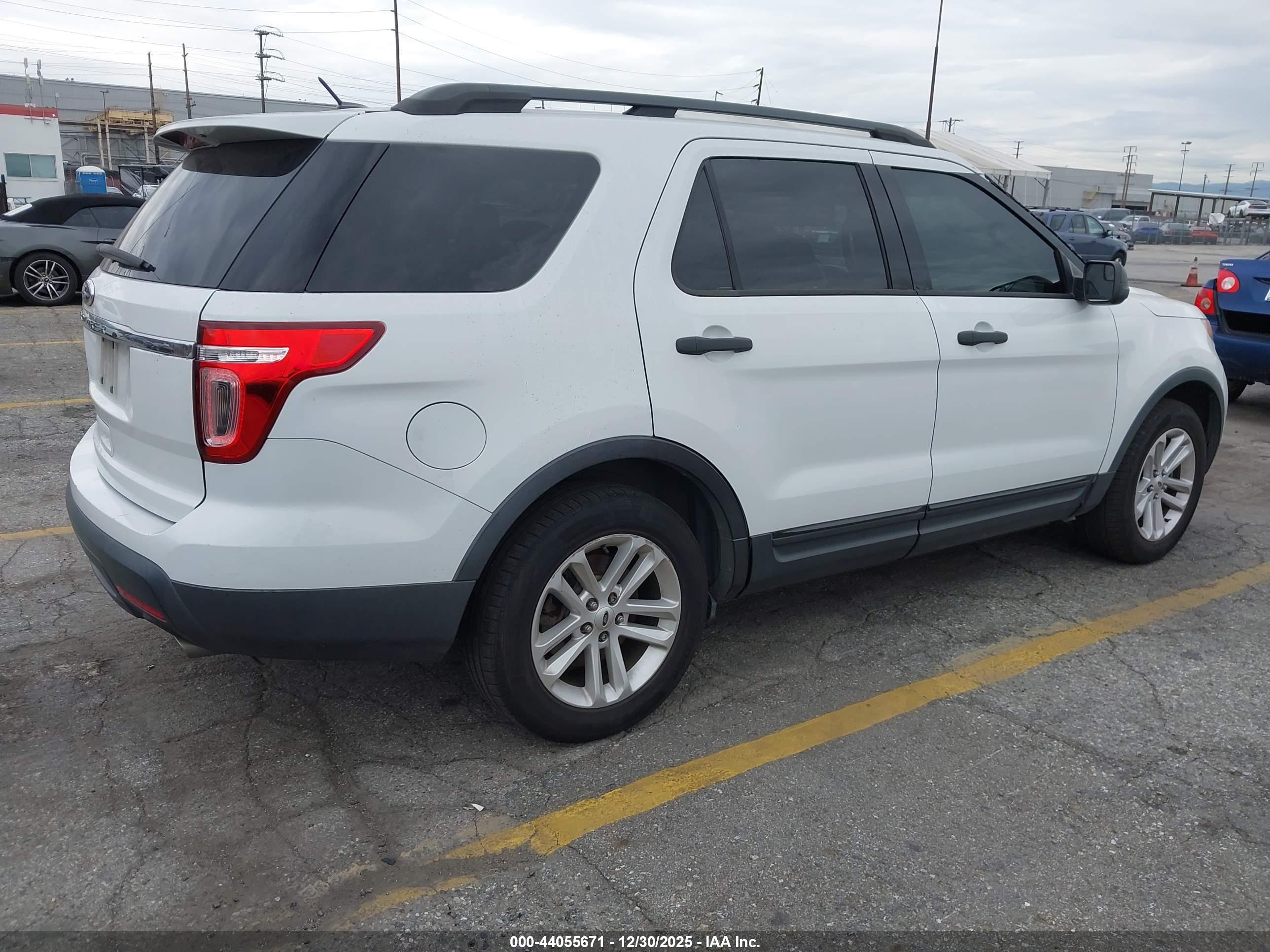 FORD EXPLORER image 4