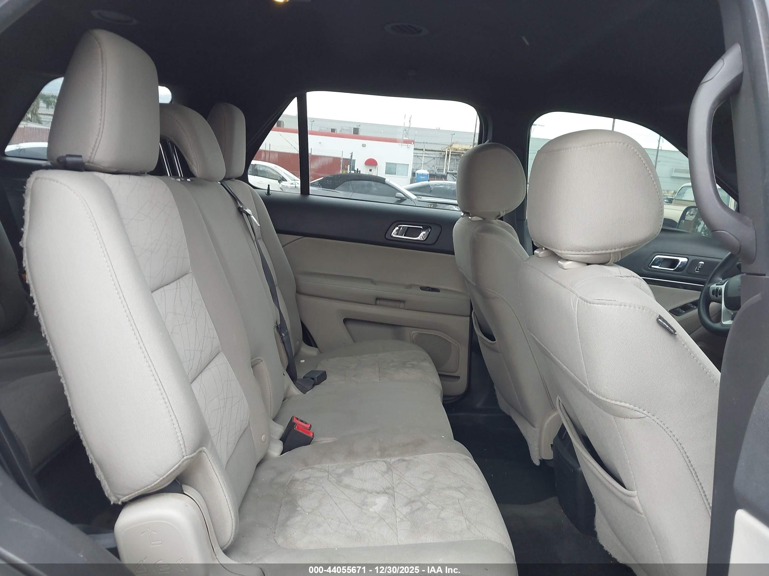FORD EXPLORER image 8