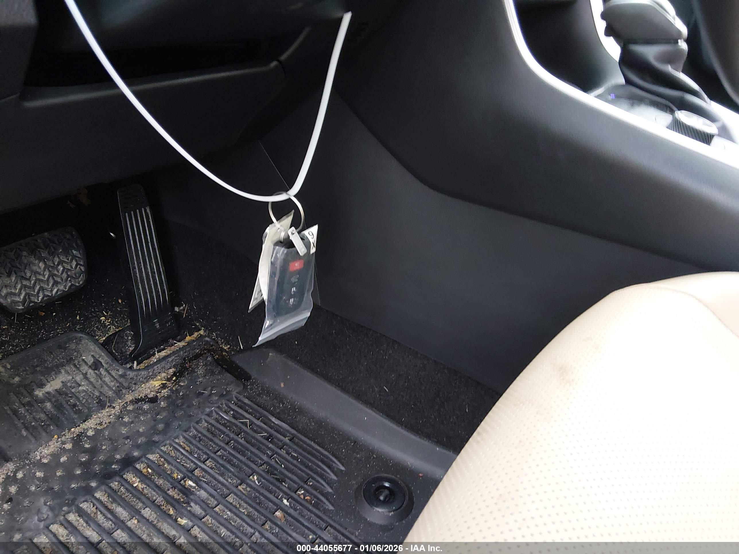 TOYOTA RAV4 image 11