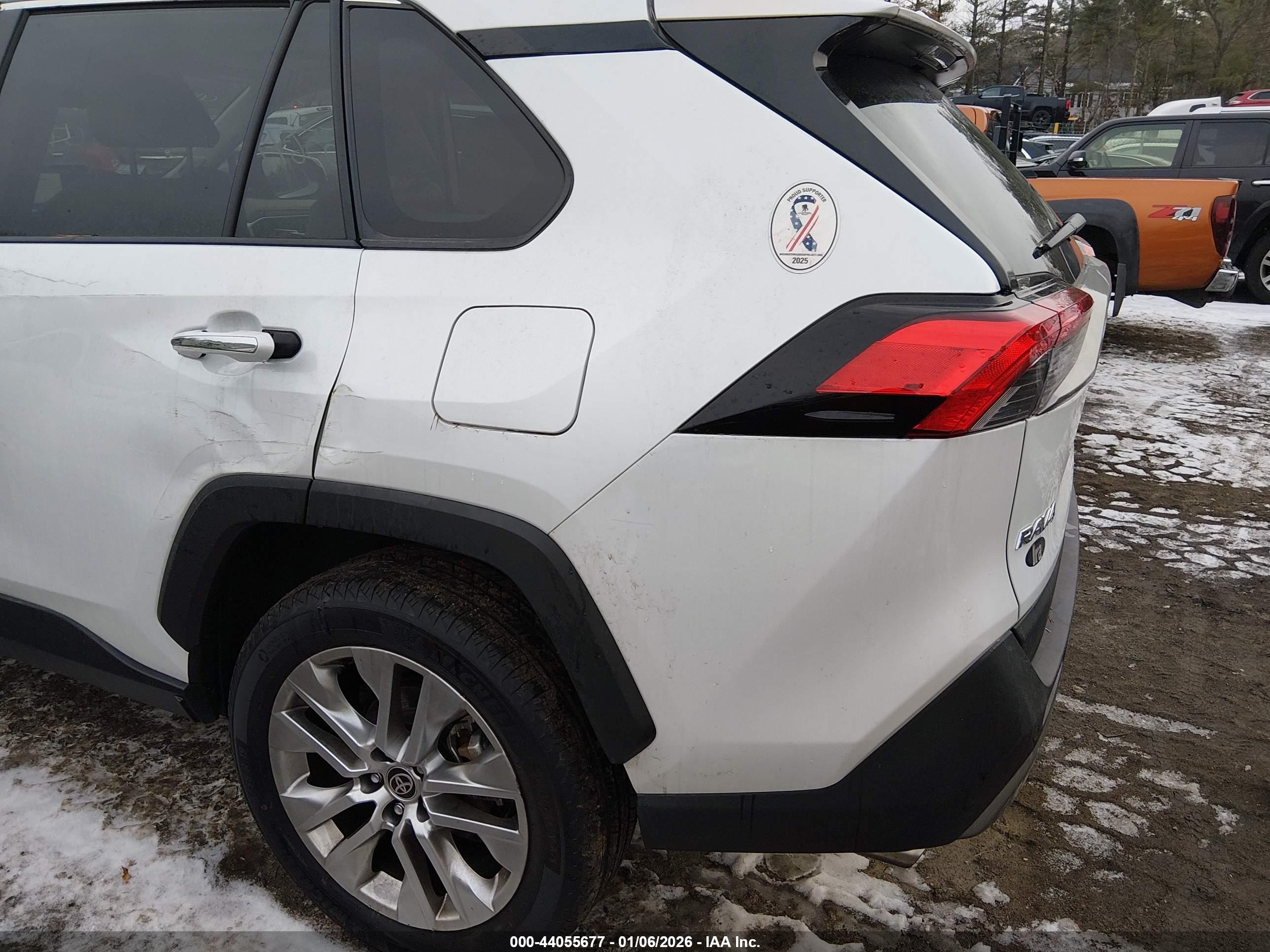TOYOTA RAV4 image 3