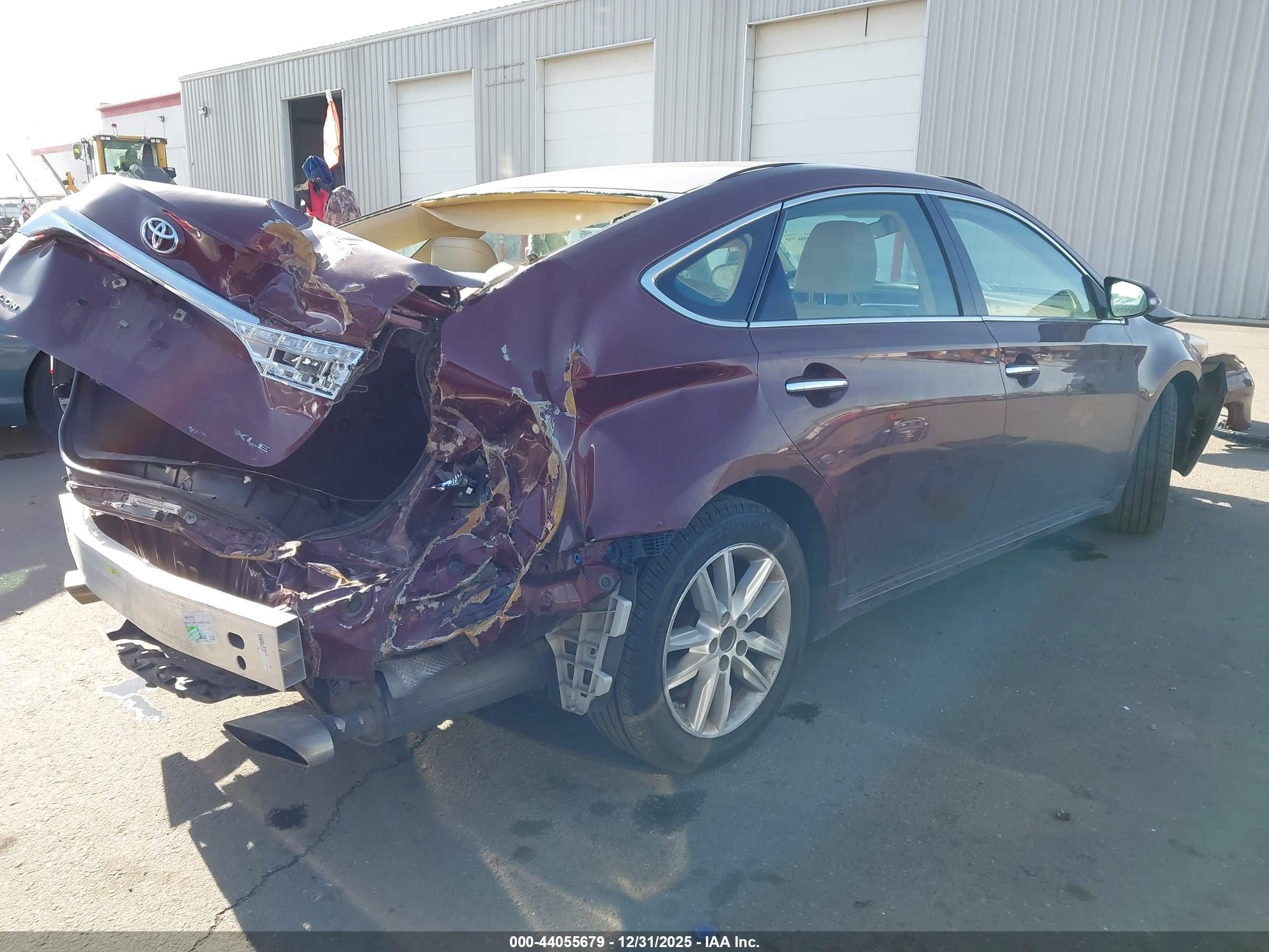 TOYOTA AVALON image 4