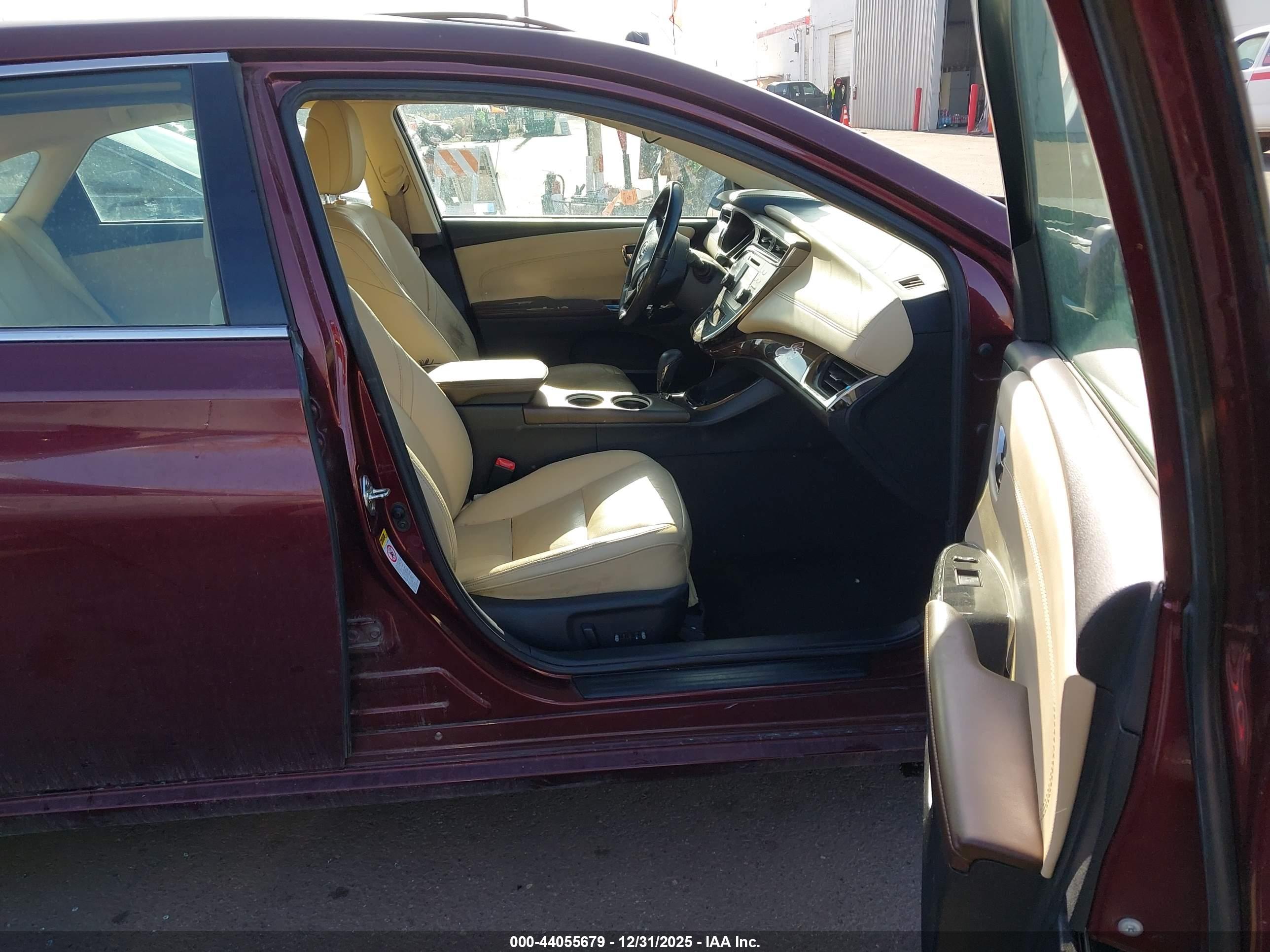 TOYOTA AVALON image 5
