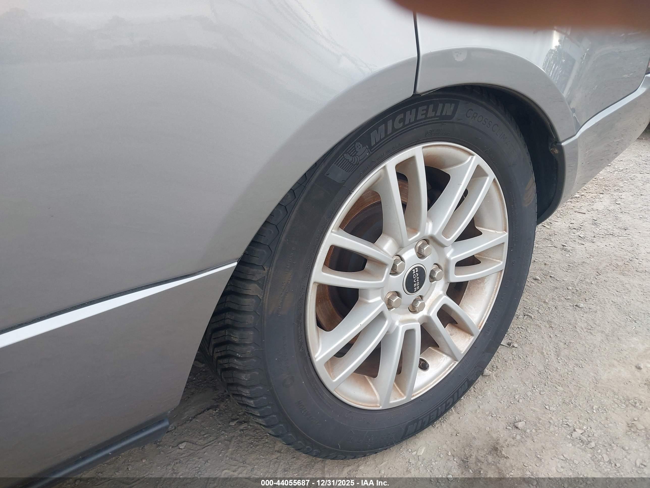 LAND ROVER image 6