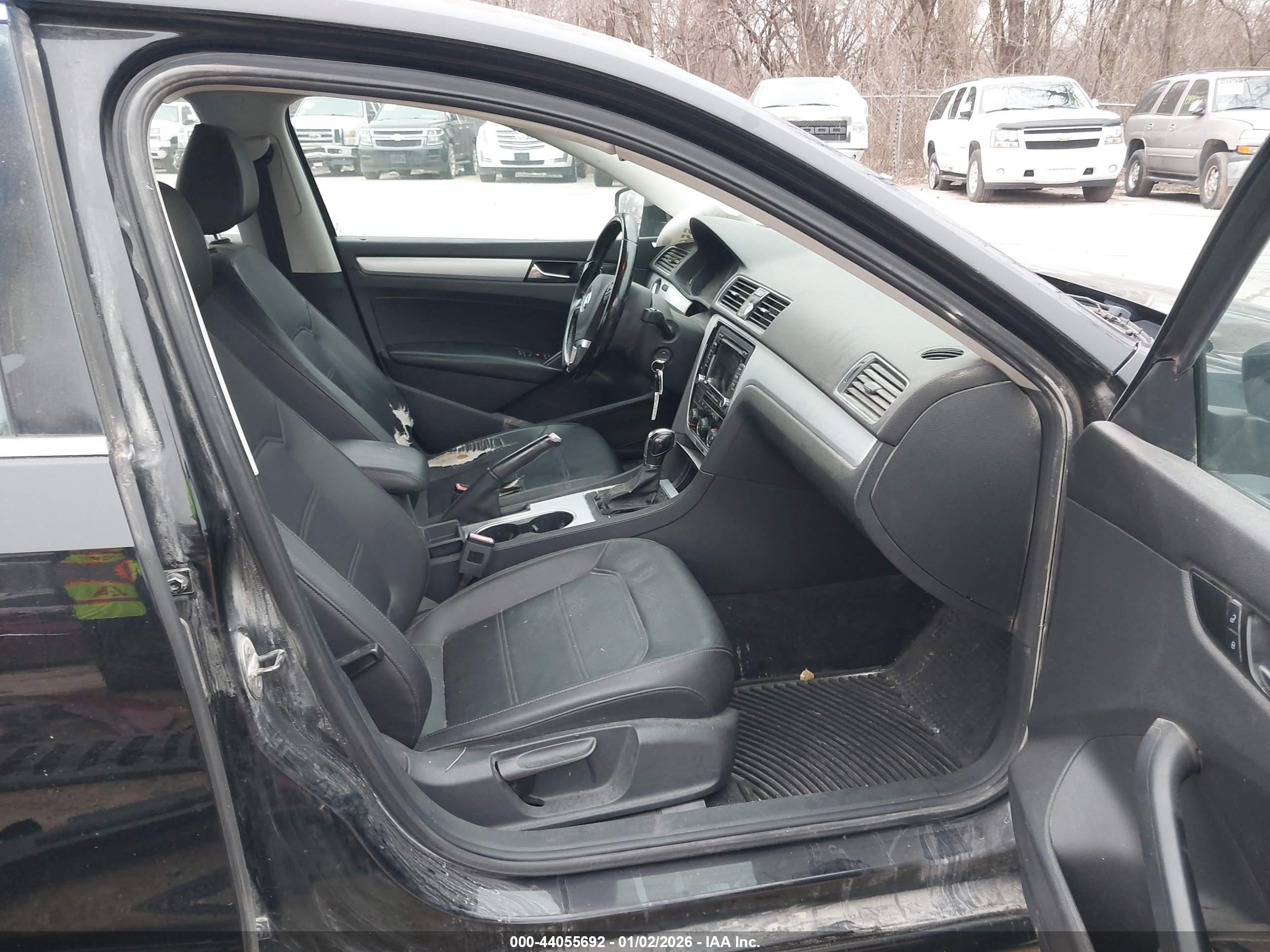 VOLKSWAGEN PASSAT image 5