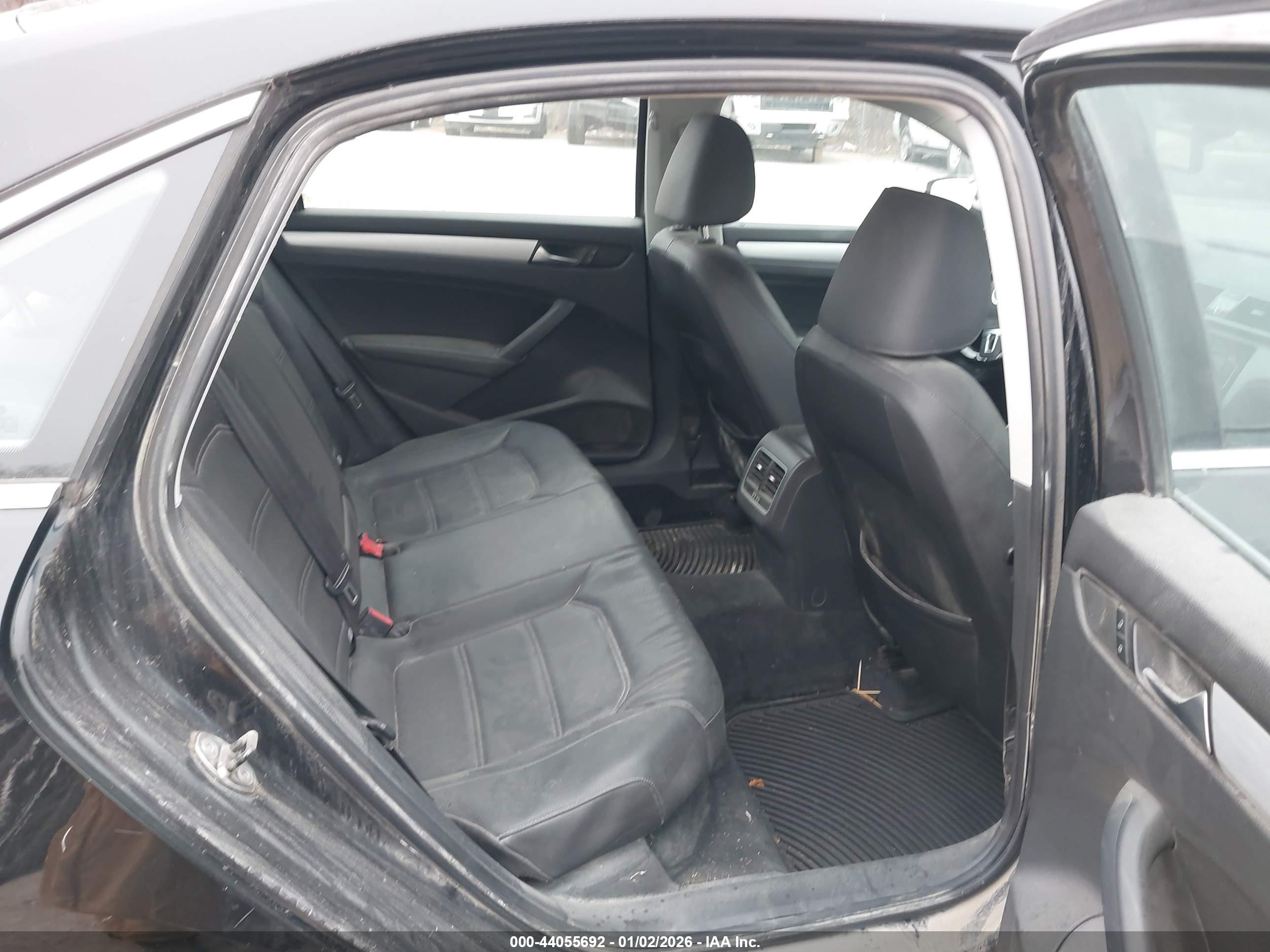 VOLKSWAGEN PASSAT image 8