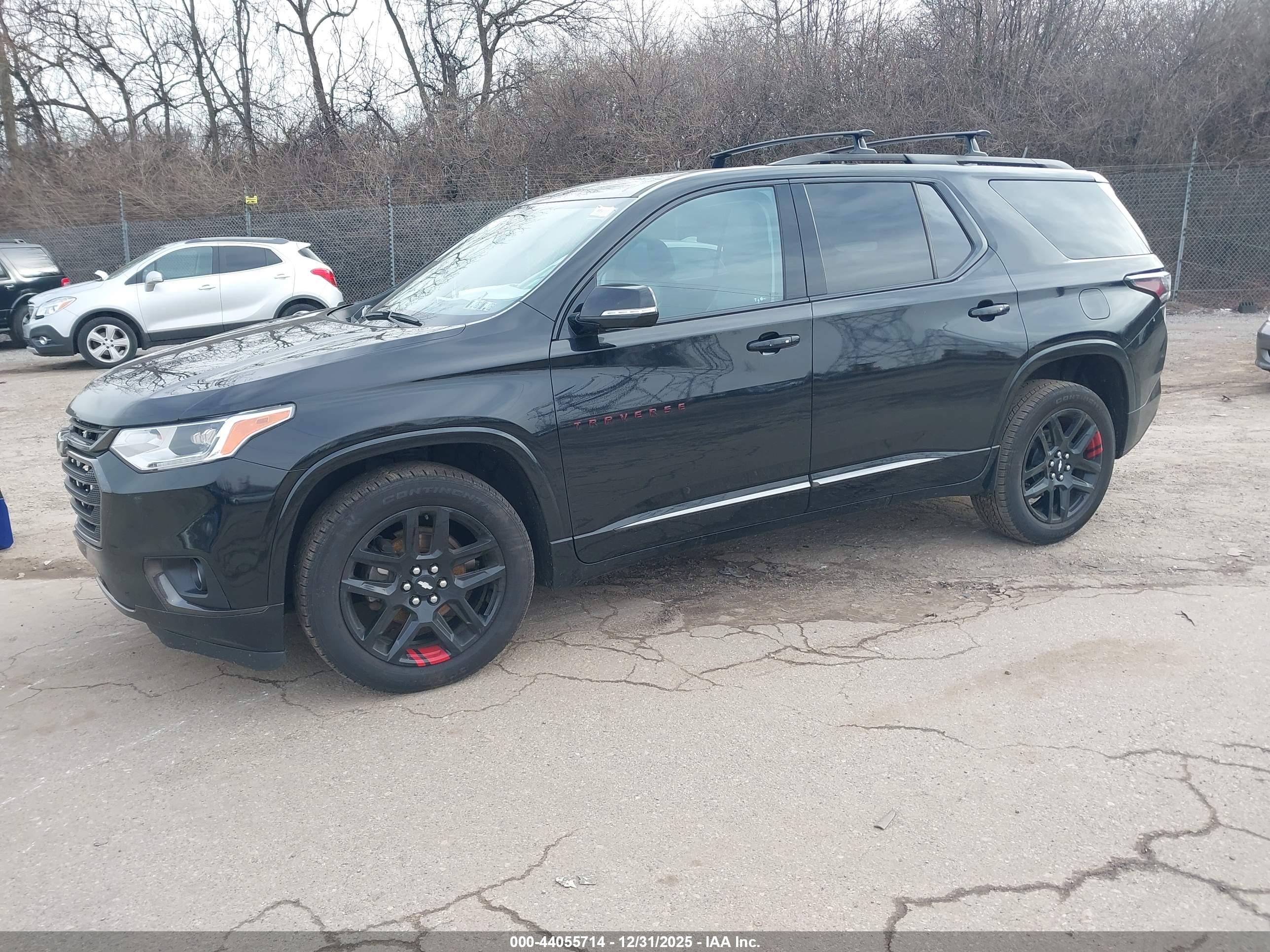 CHEVROLET TRAVERSE image 2