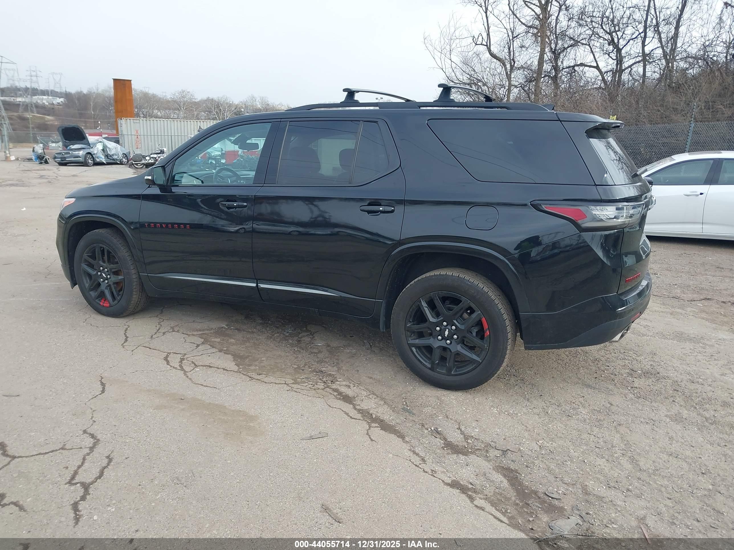 CHEVROLET TRAVERSE image 3