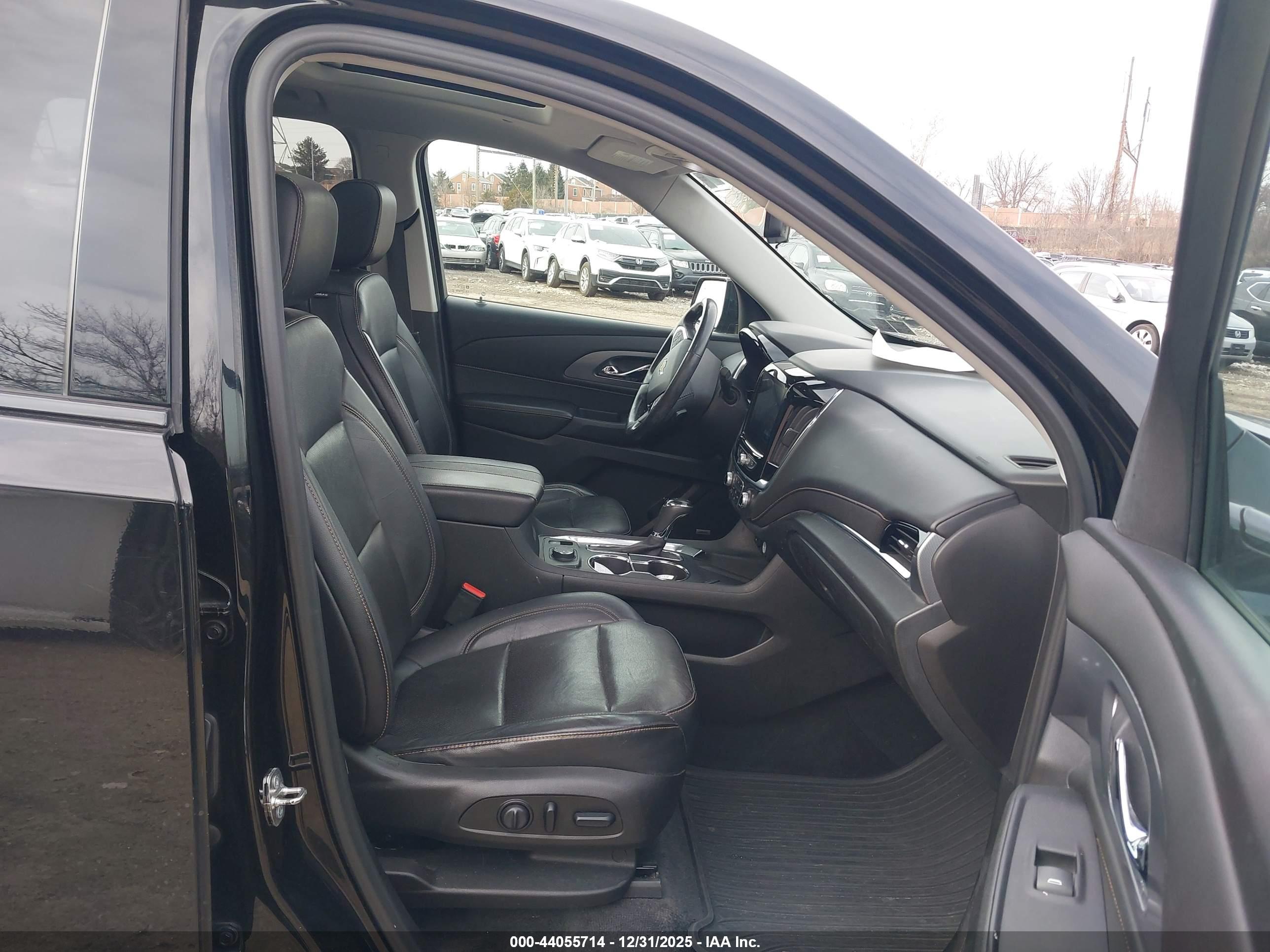 CHEVROLET TRAVERSE image 5
