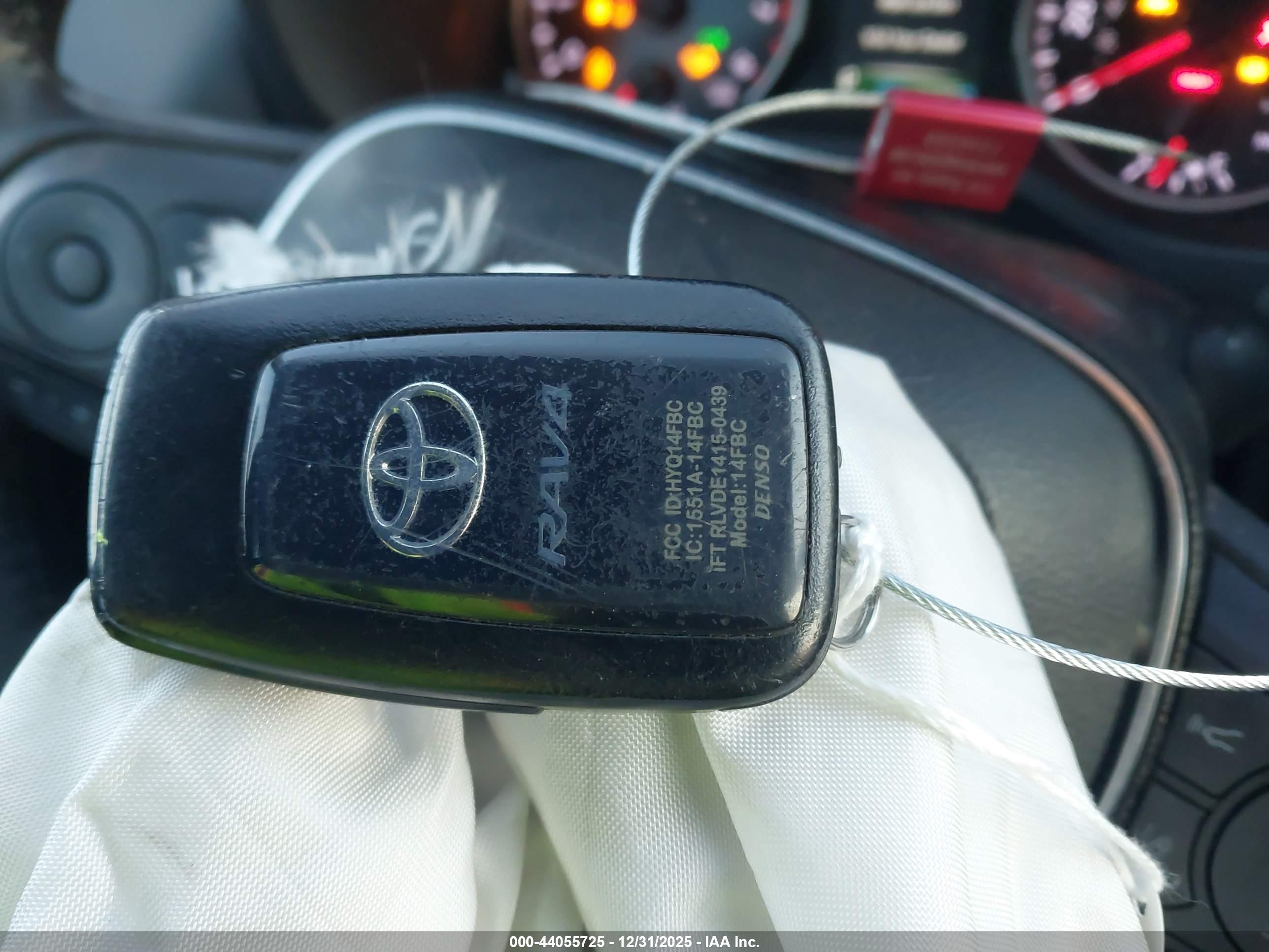 TOYOTA RAV4 image 11