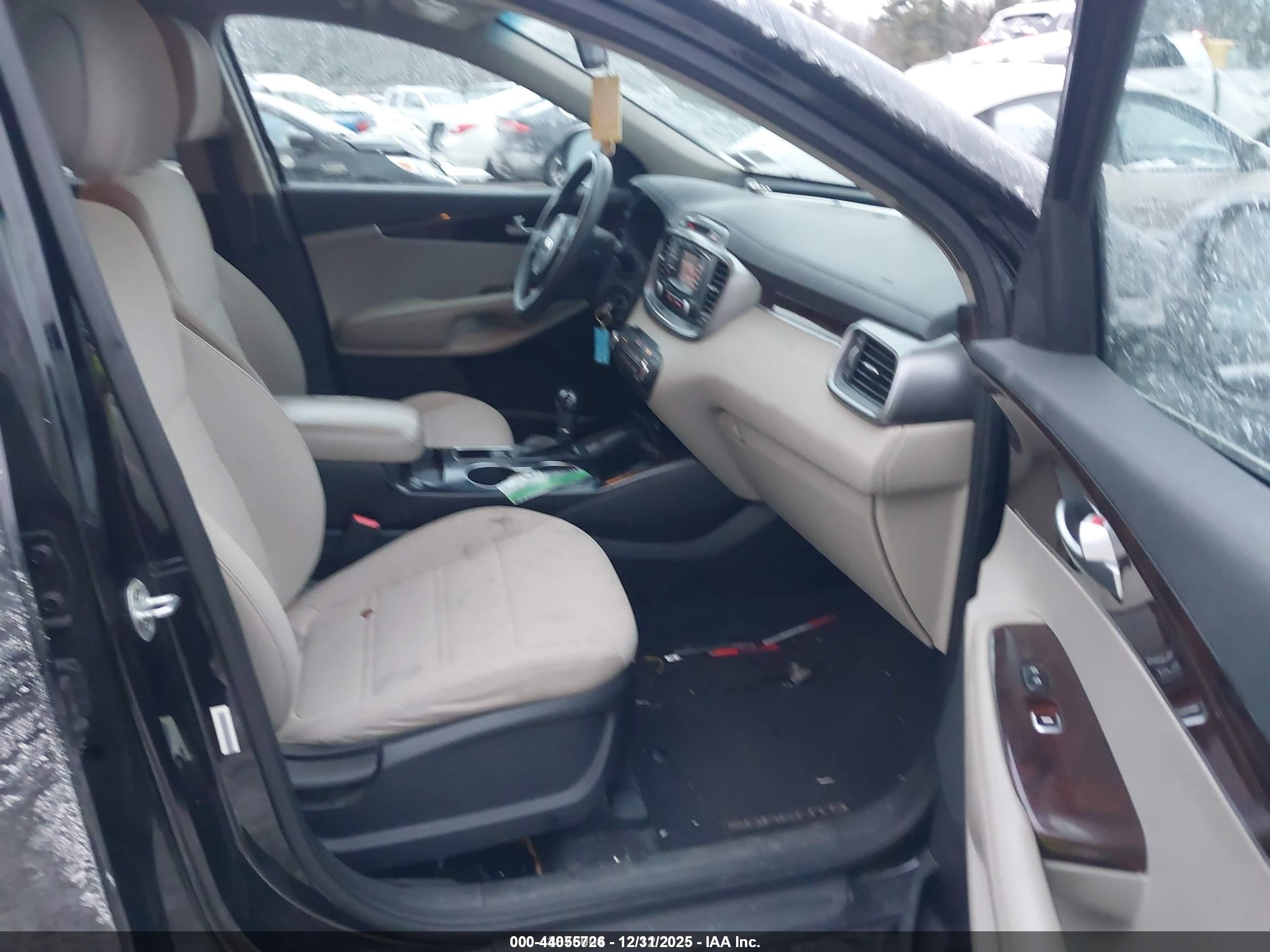 KIA SORENTO image 5