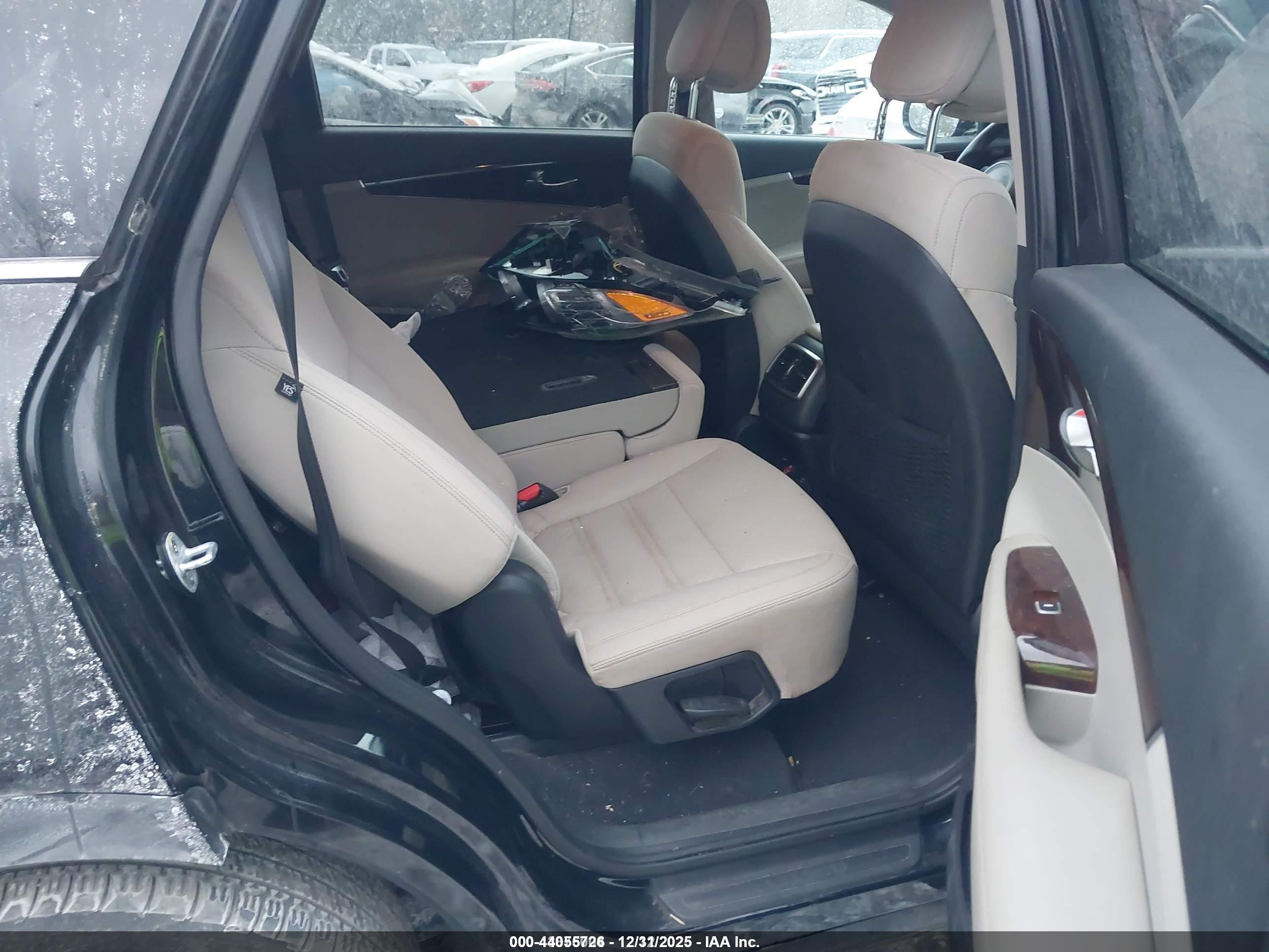 KIA SORENTO image 8