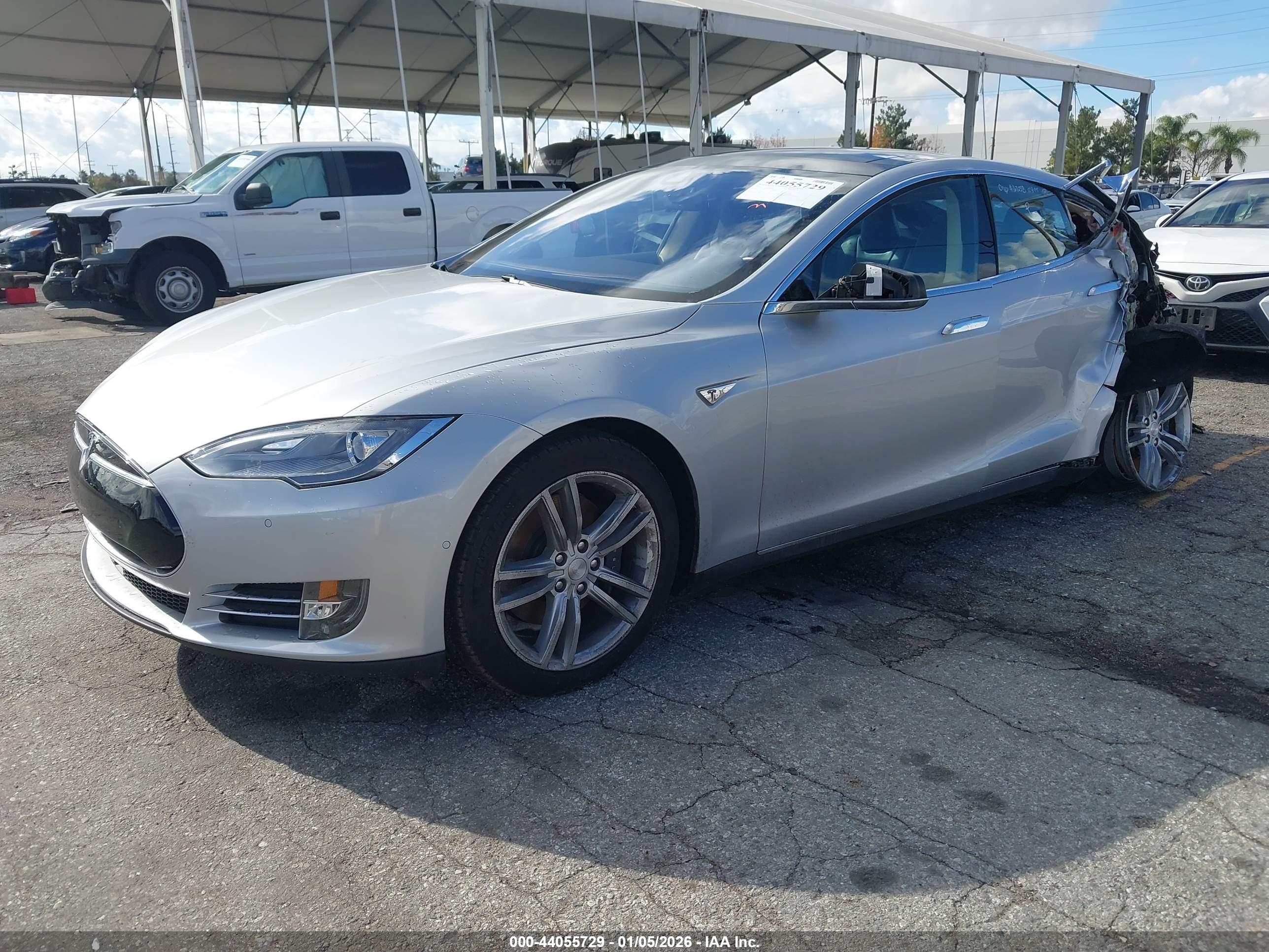 TESLA MODEL image 2