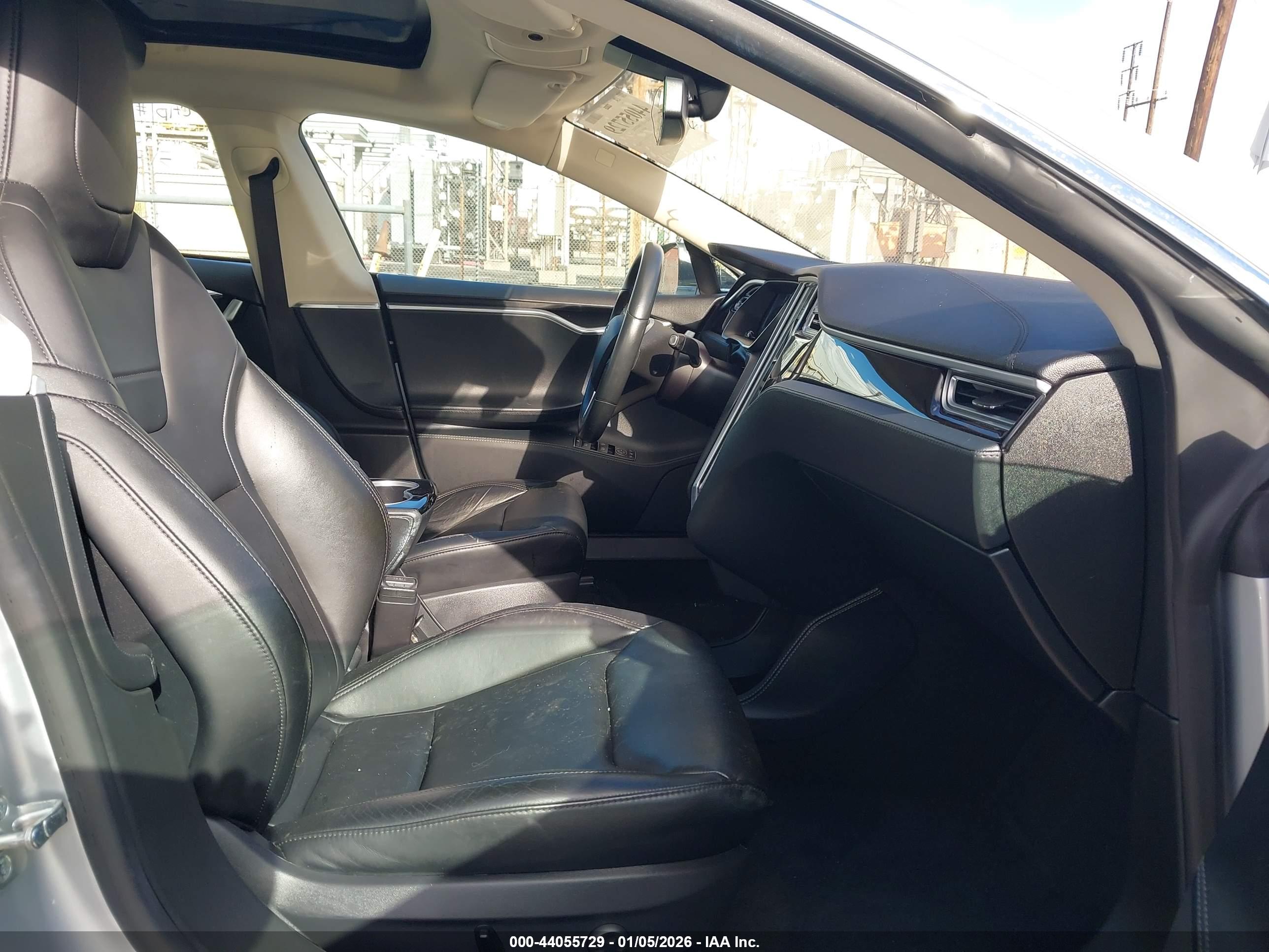 TESLA MODEL image 5